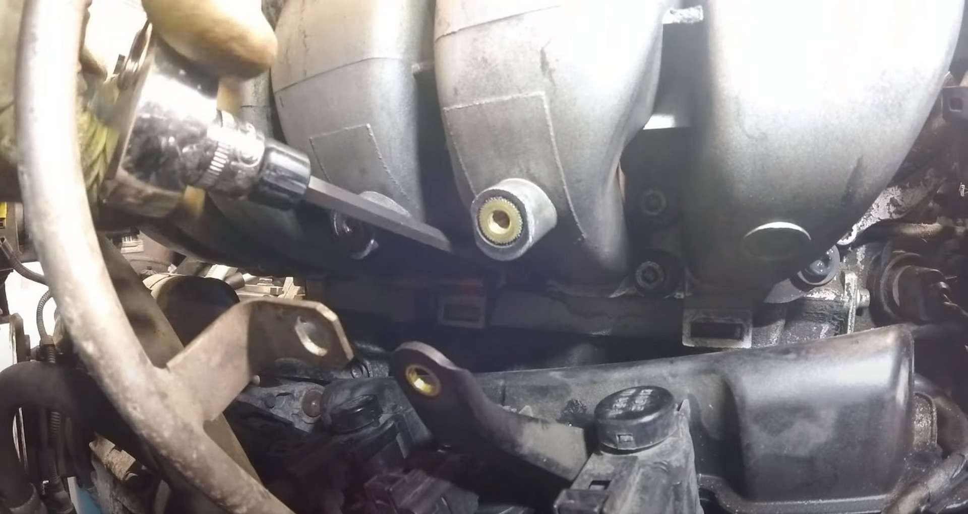 36-DIY-VW-VR6-Valve-Cover-Gasket-Removing-Intake-Manifold