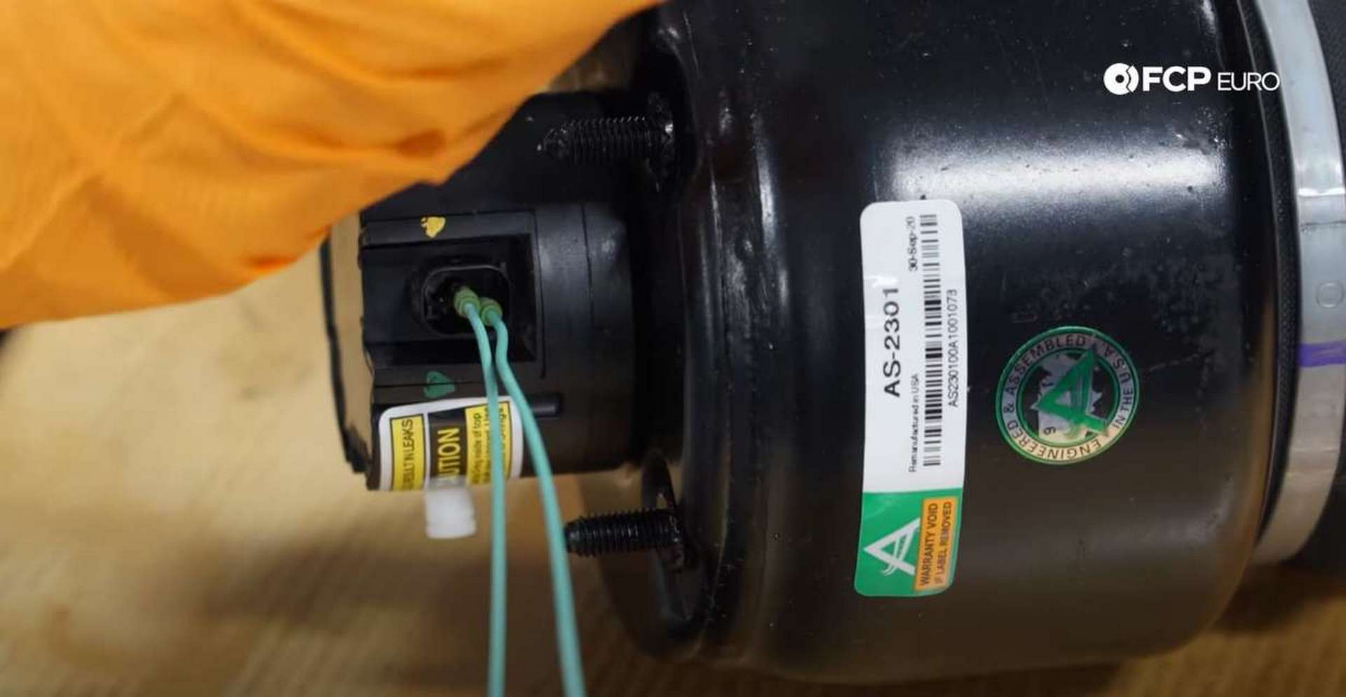 TechTip How To Release The Air From A Mercedes Air-strut connecting the wires to the pins