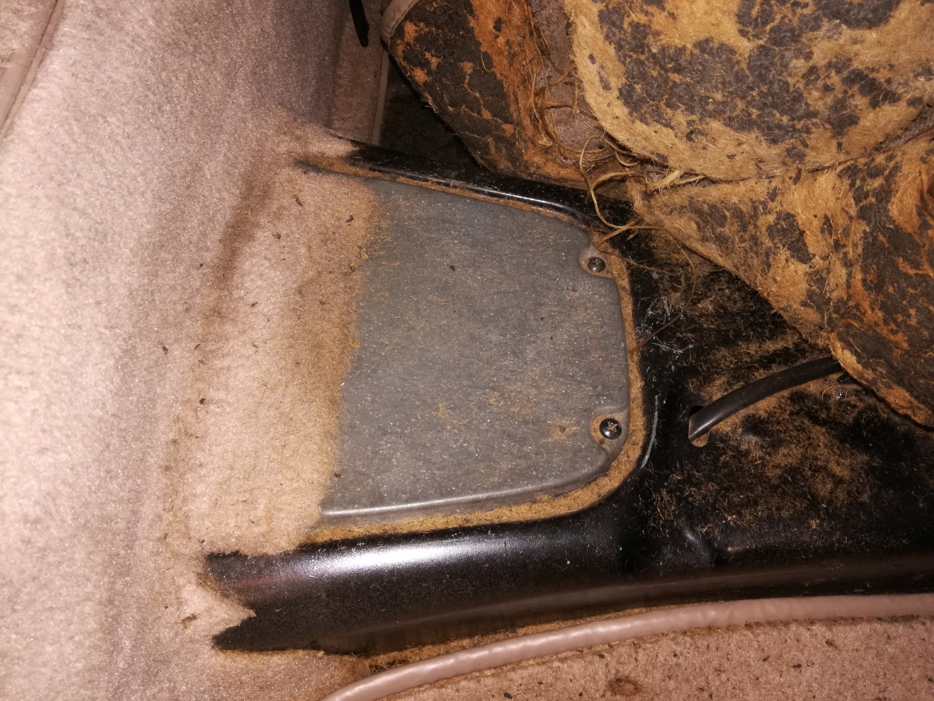 Air-cooled Porsche 911 shift coupler access panel