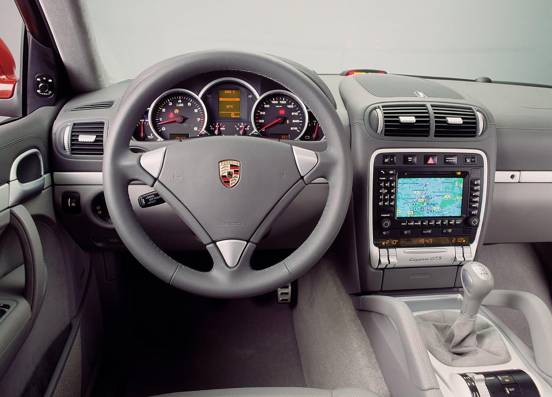 955 Porsche Cayenne Infotainment display