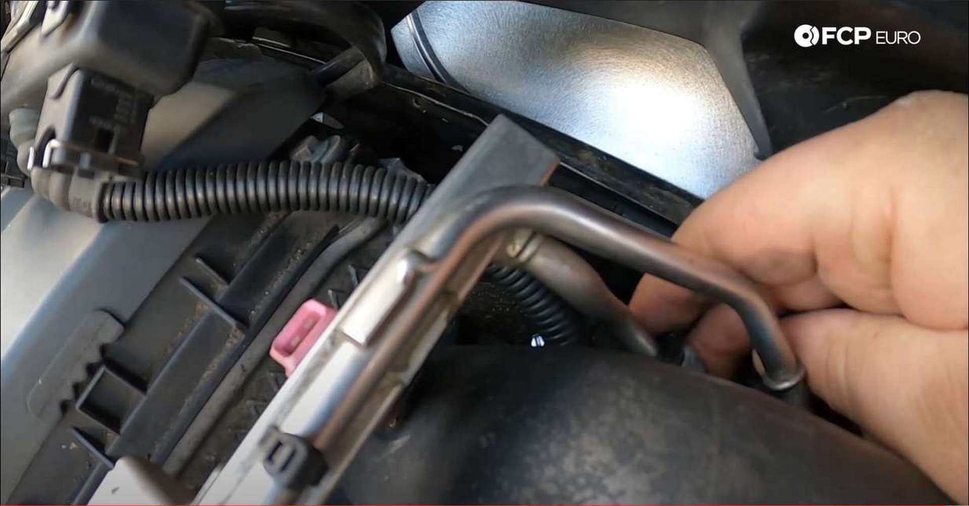 DIY BMW M50 Intake Manifold fuel line connection location