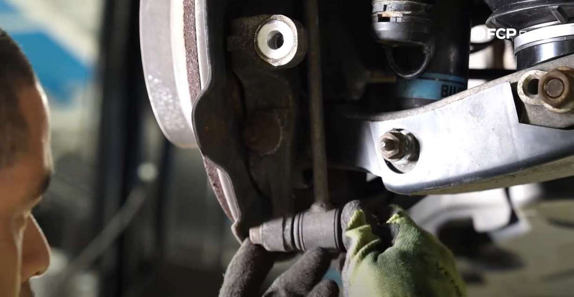 DIY Mercedes AIRMATIC Spring Replacement installing the swaybar endlink bolt