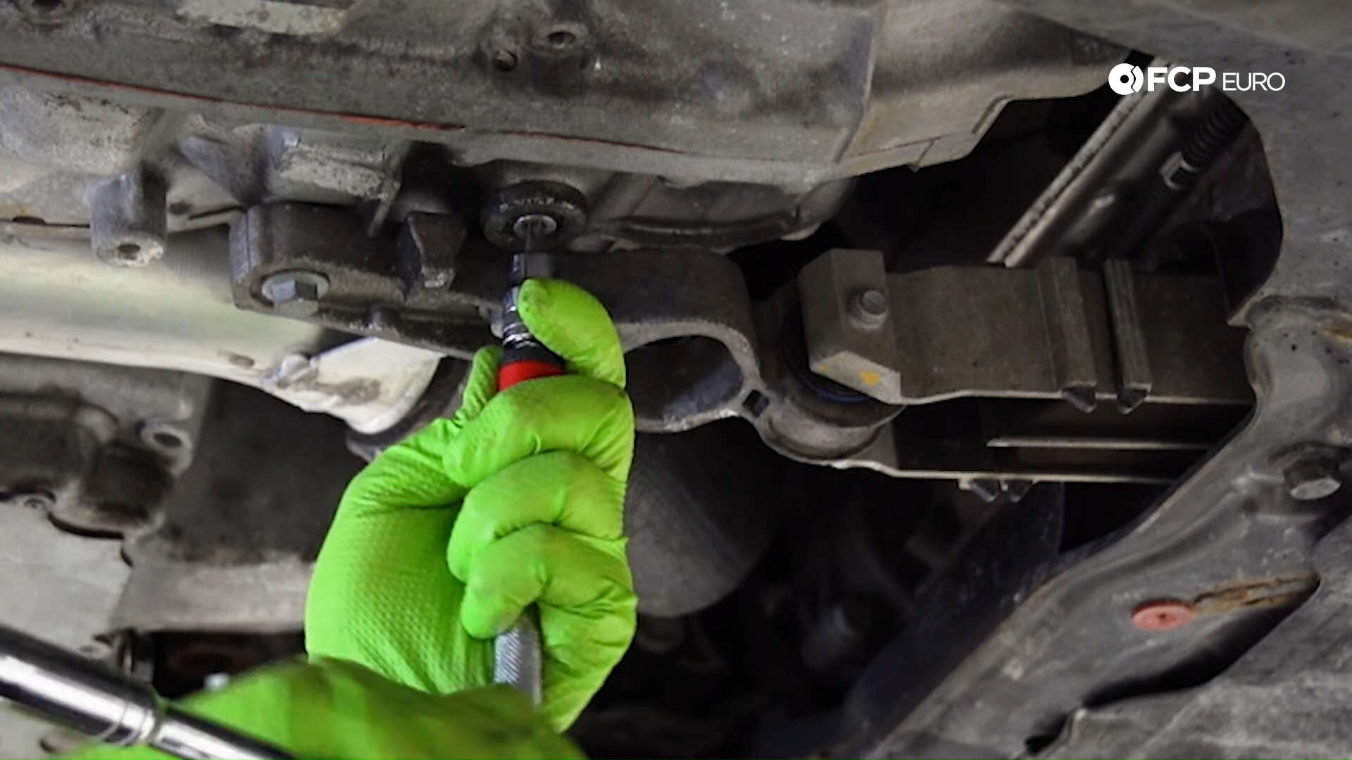 10-volvo-automatic-trans-service-t40-drain-plug-removal