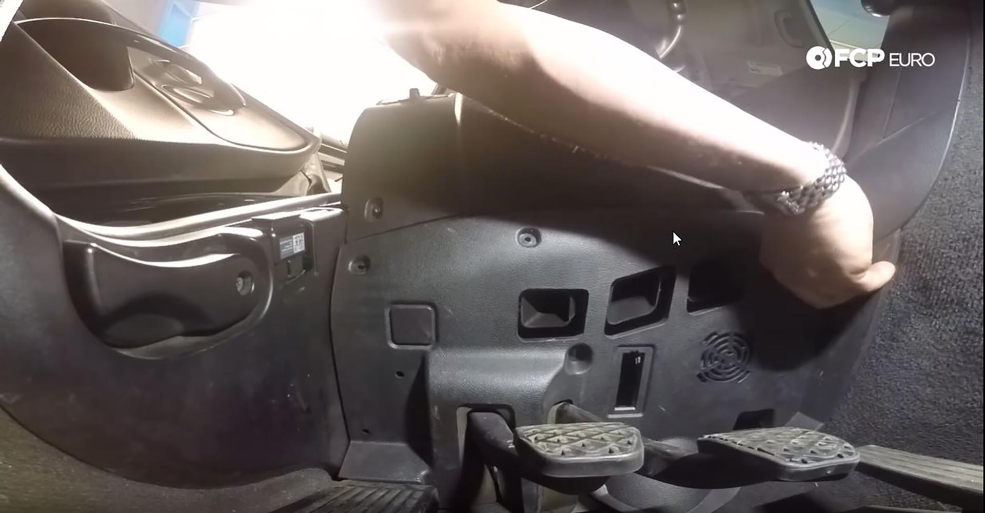 BMW Steering Rack Kick Panel removing clip