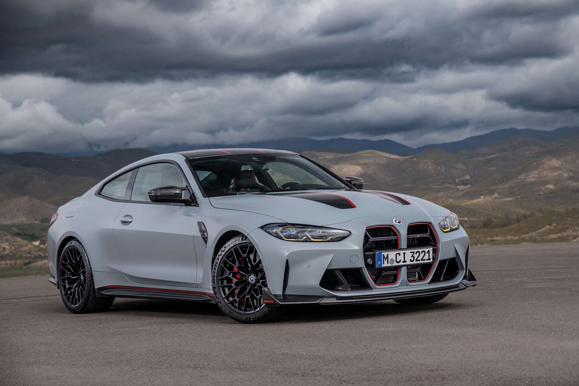 BMW M4 CSL Front three-quarter