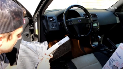 How To Replace The Cabin Air Filter In A Volvo C30 (Volvo P1 Chassis)