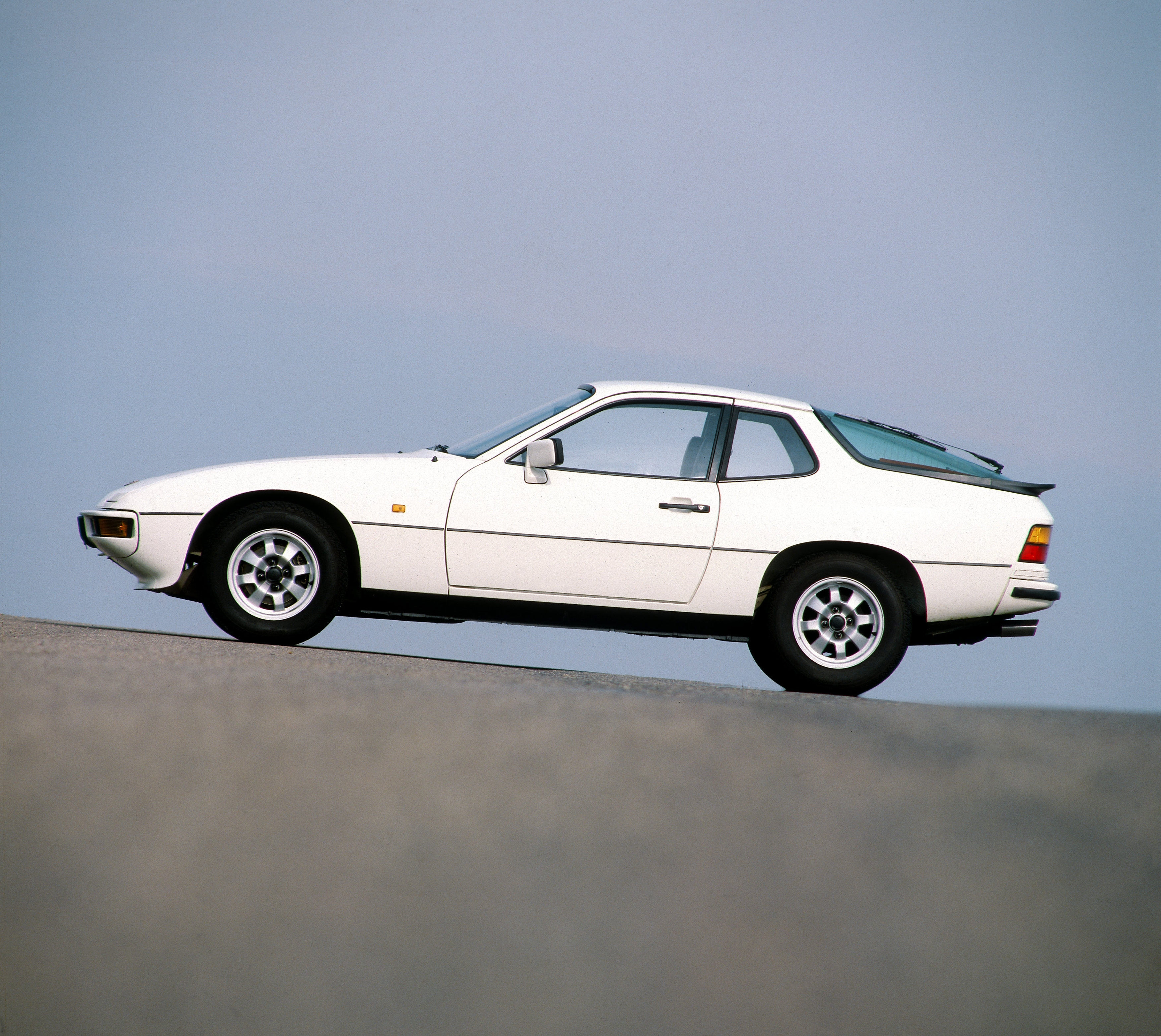 Affordable Vintage Models Porsche 924 profile