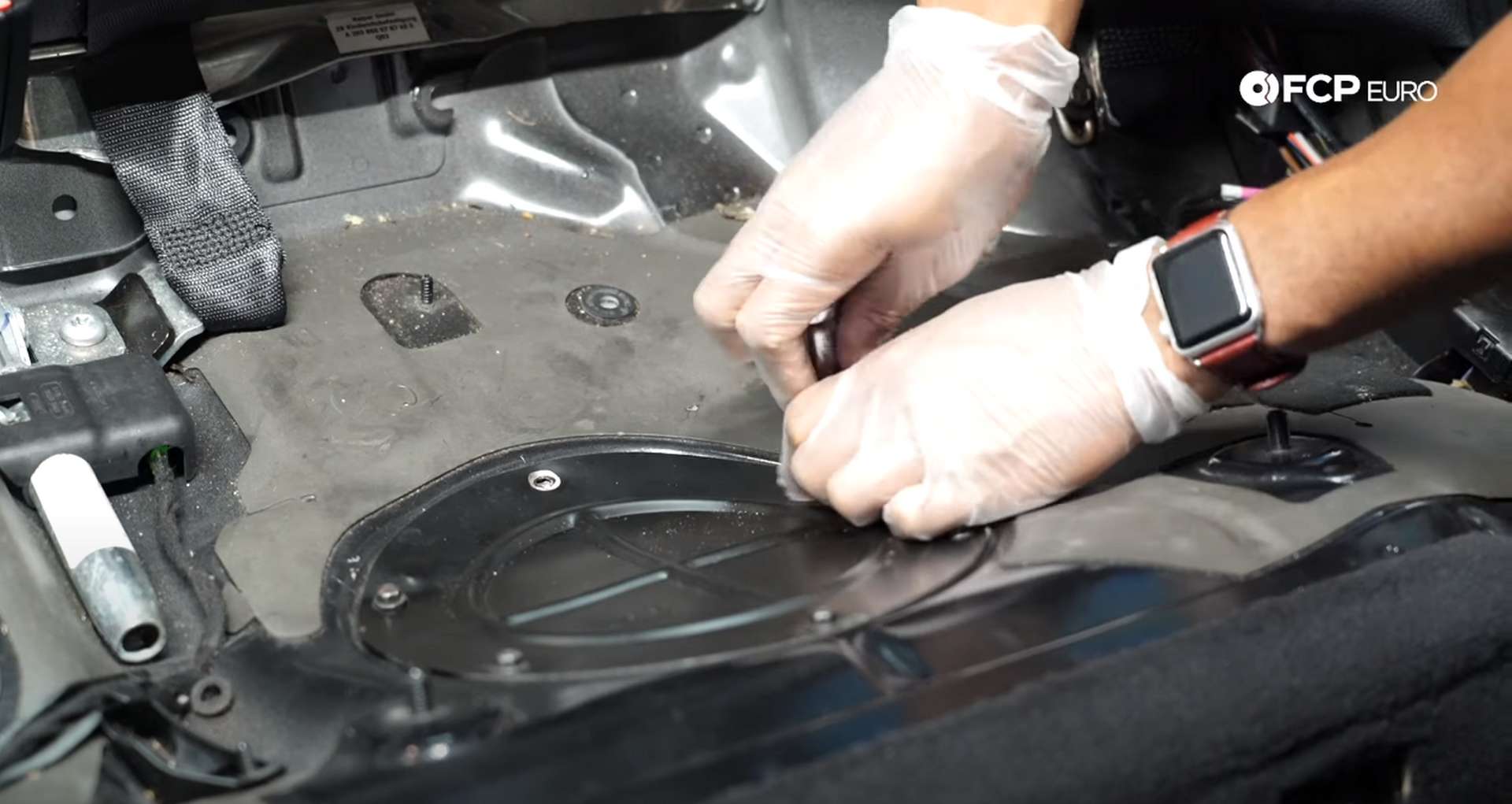 03-DIY-Mercedes-Fuel-Level-Sender-Accessing-Unit