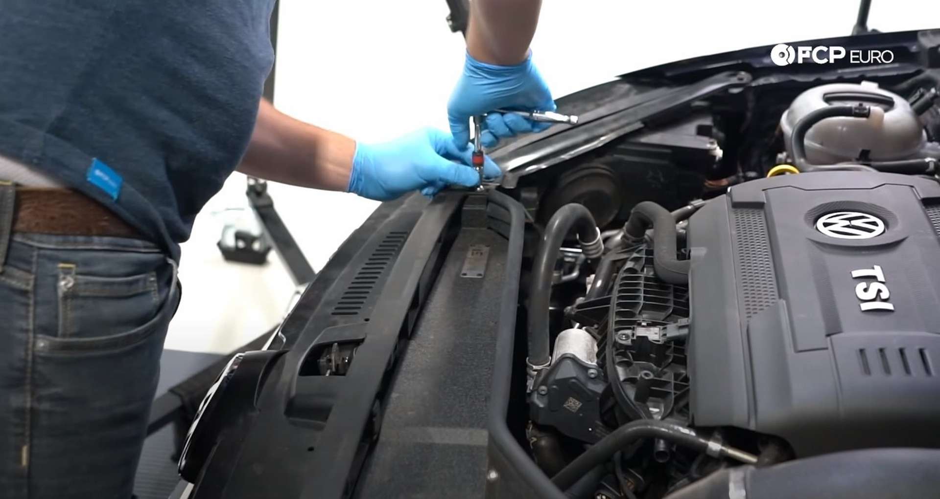 01-DIY_VW_GTI_Clutch-Job-Removing-Intake