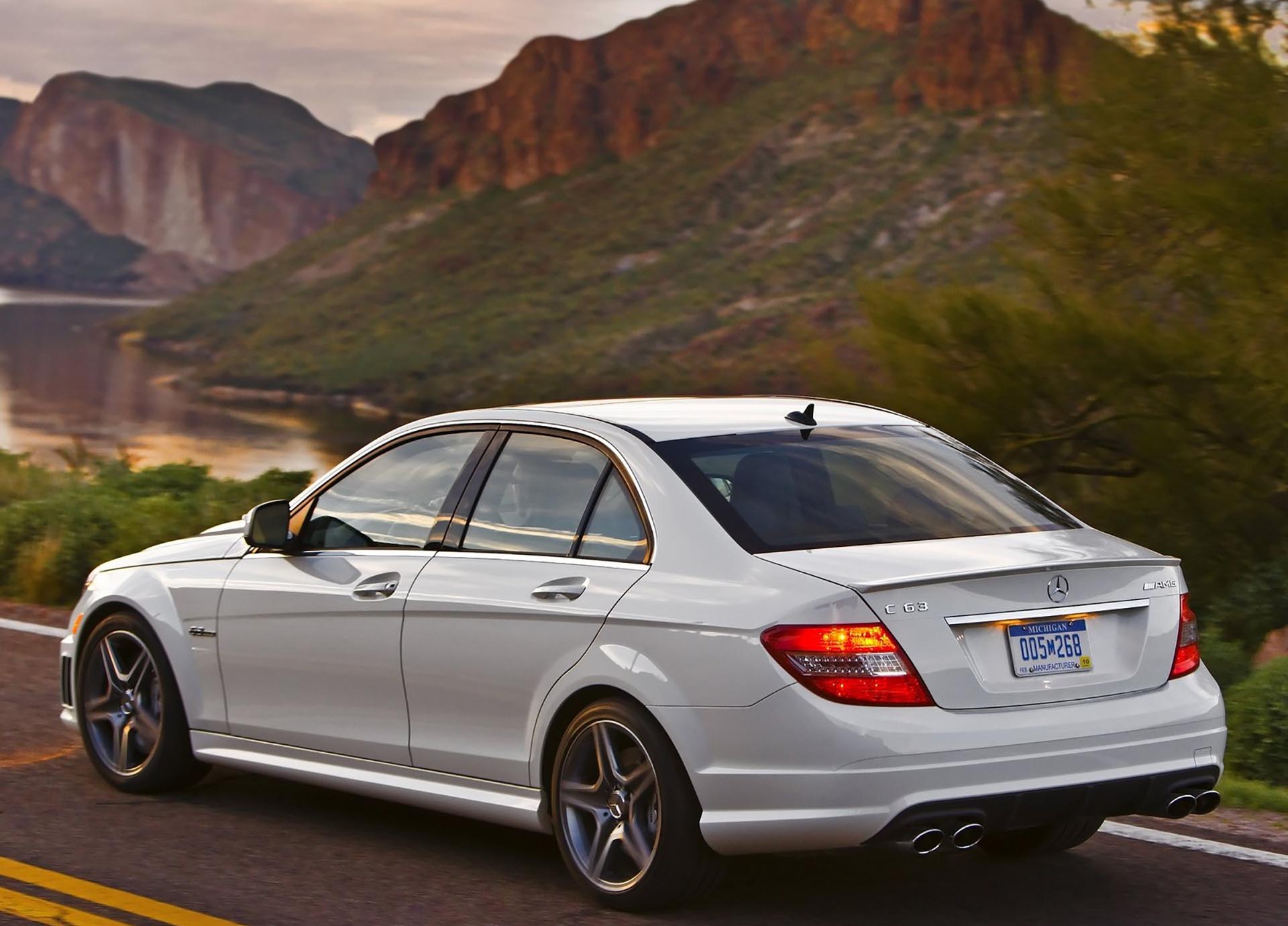 12_Mercedes-Benz C63 AMG rear