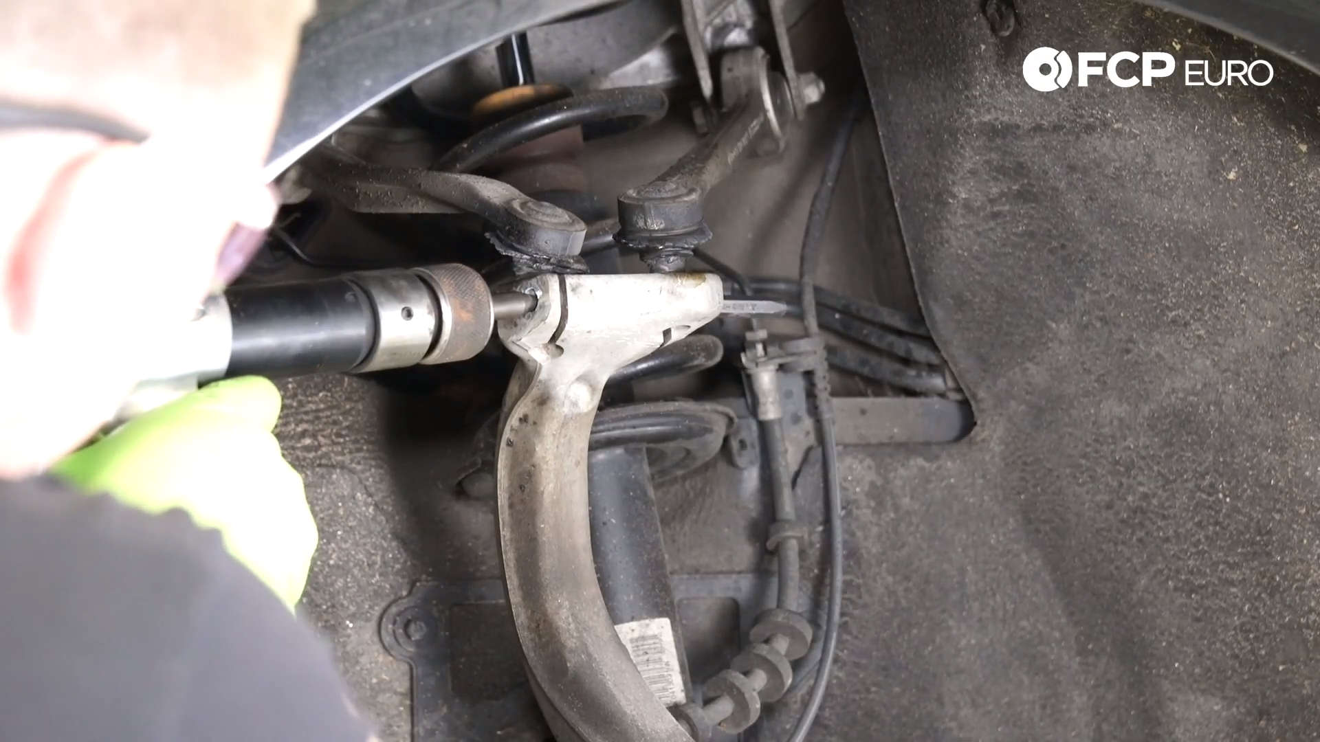 Audi B8 A4 & Q5 Front Control Arm Replacement  Stuck Upper Pinch Bolt Air Hammer