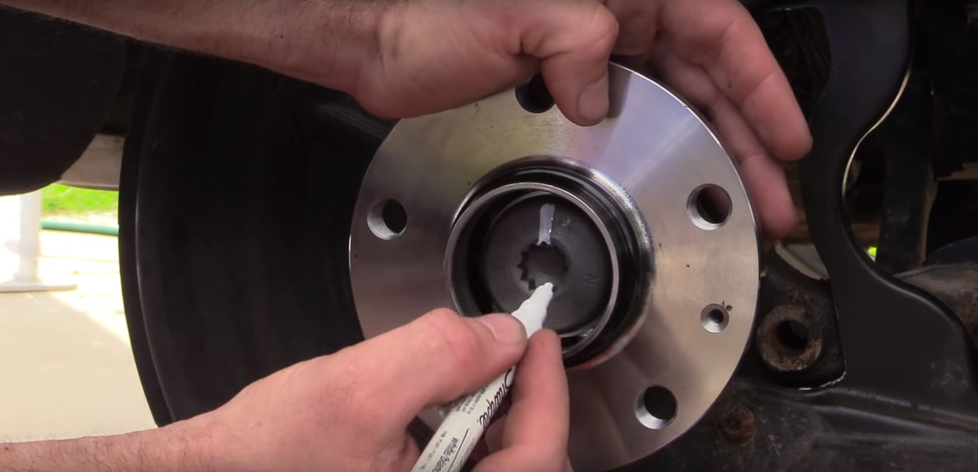 Rear Wheel Hub Tighten 1