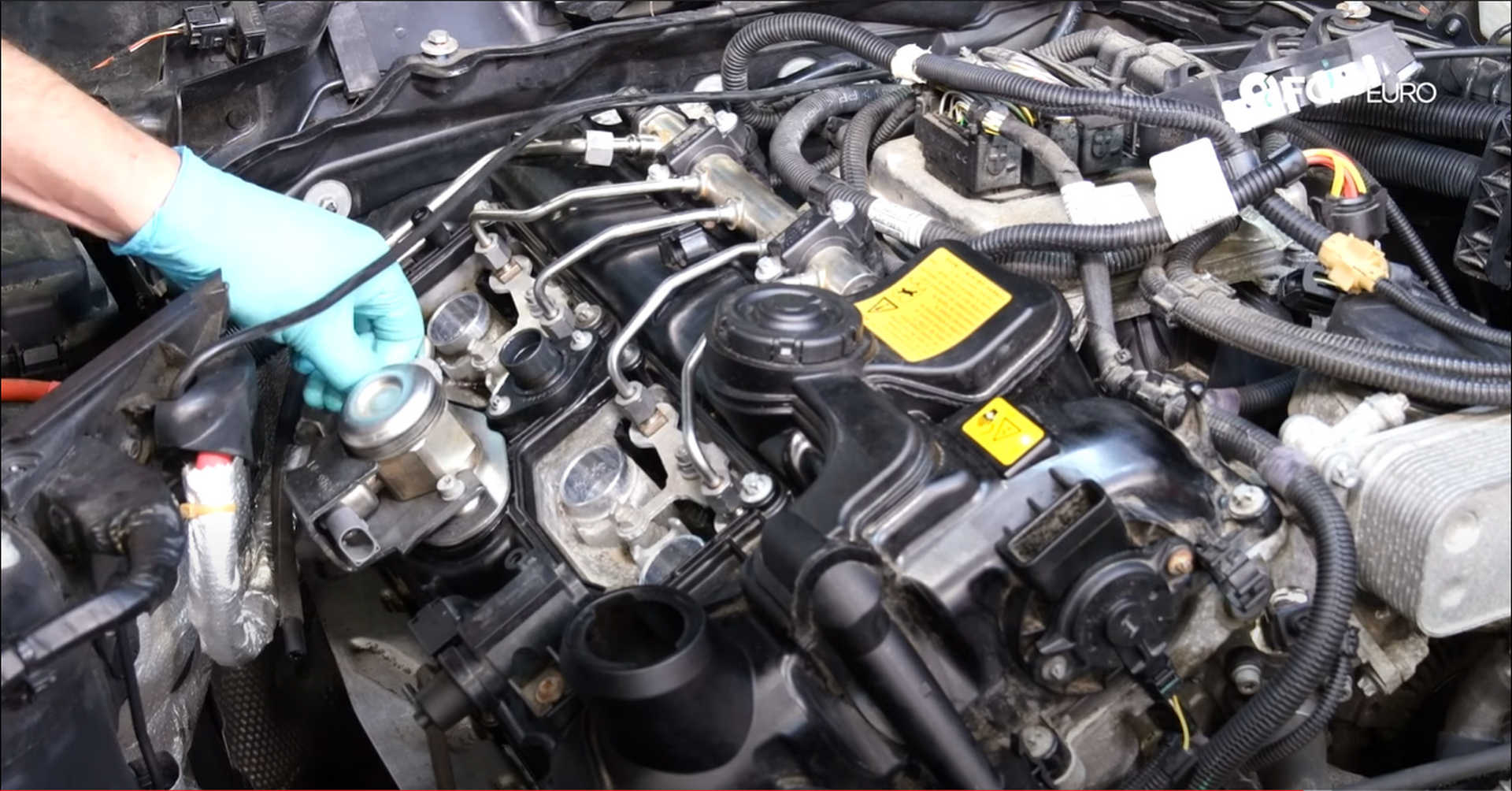 DIY BMW N20 Timing Chain tightening the fuel rail clamps