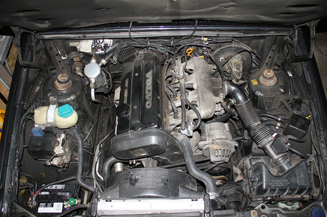 Volvo 940 Engine bay