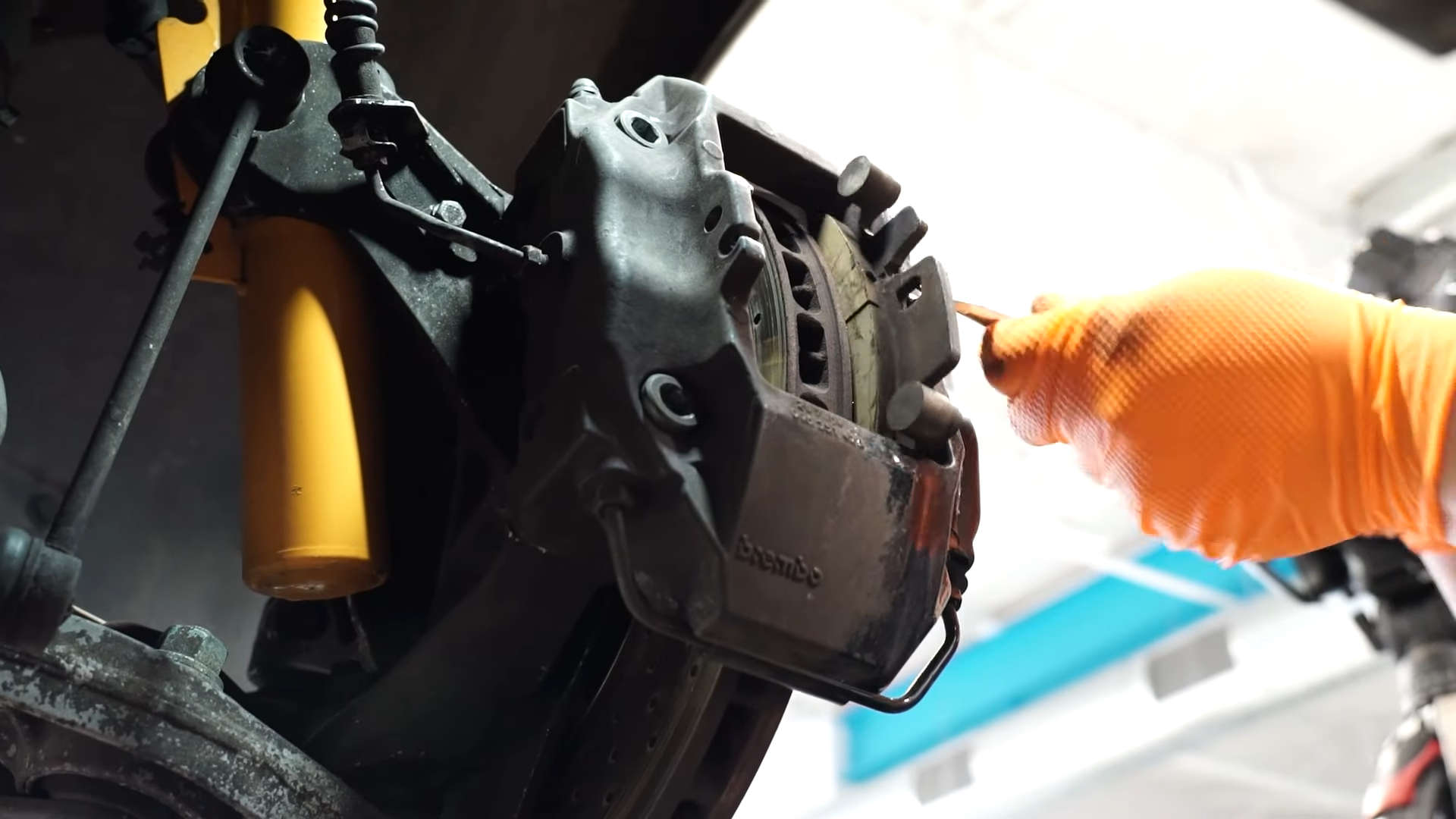 Porsche 996 911 Front Brakes Replacement Brake Pad Removal
