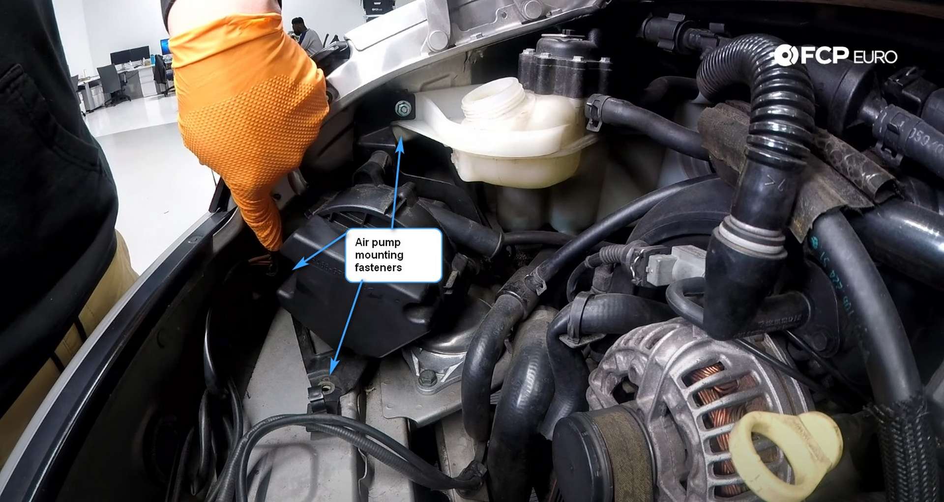 05-DIY-Porsche-996-Engine-Mount-Replacement_Removing_Intake