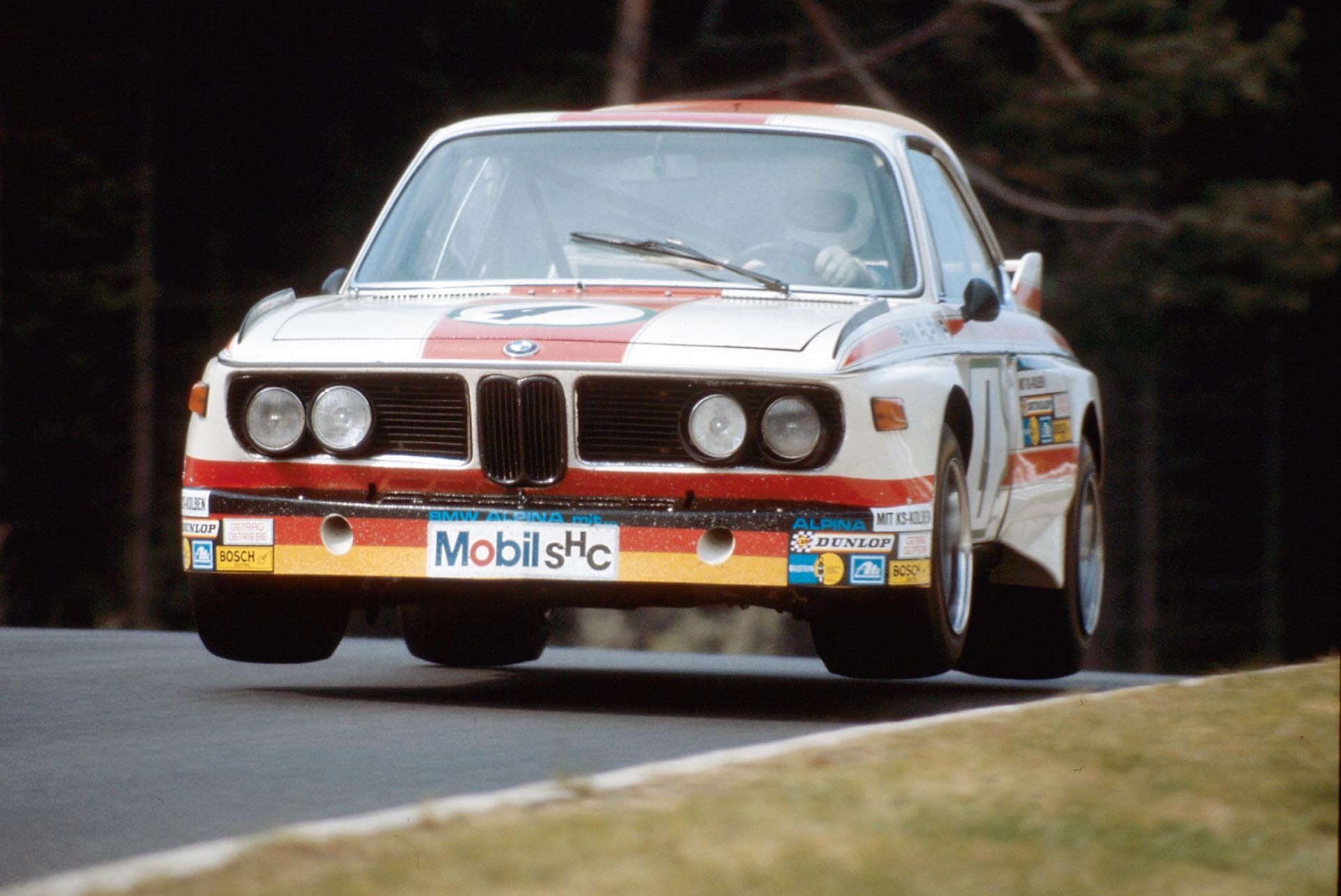 02_BMW 3.0 CSL jump