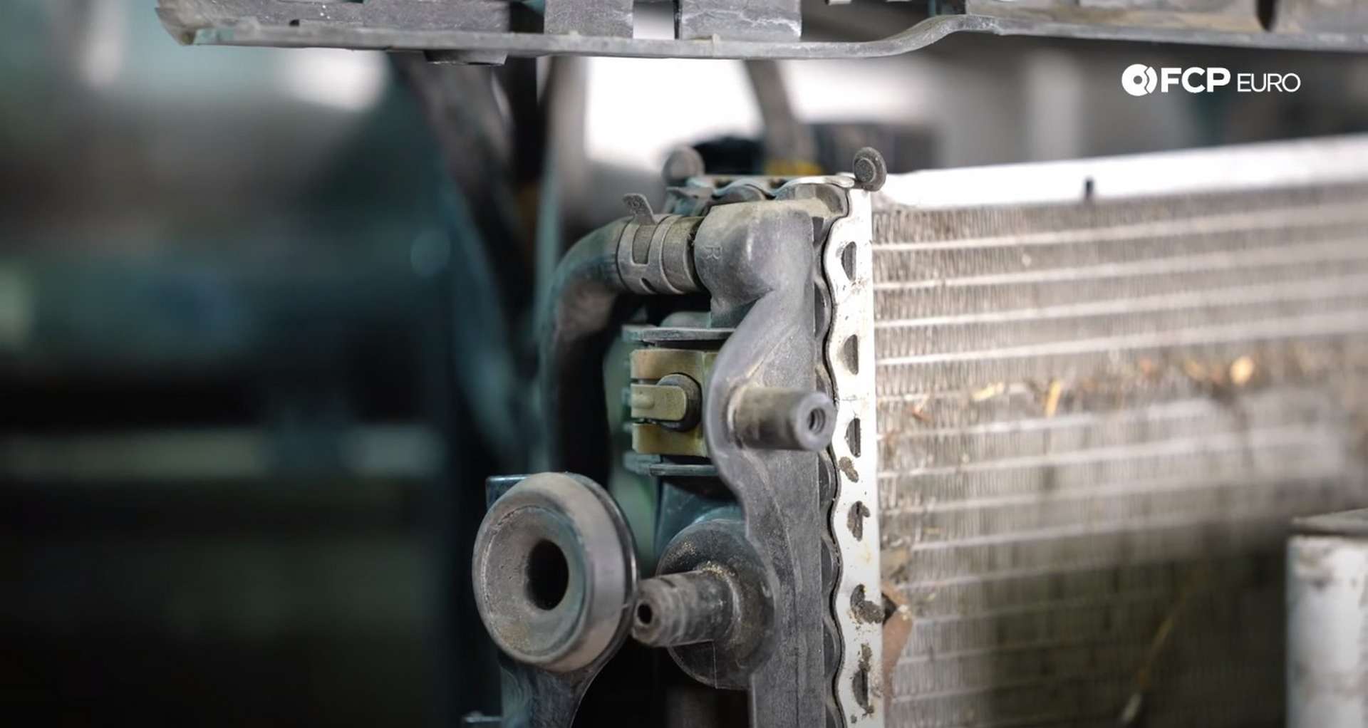 DIY Porsche 996 Radiator Replacement small upper rad hose