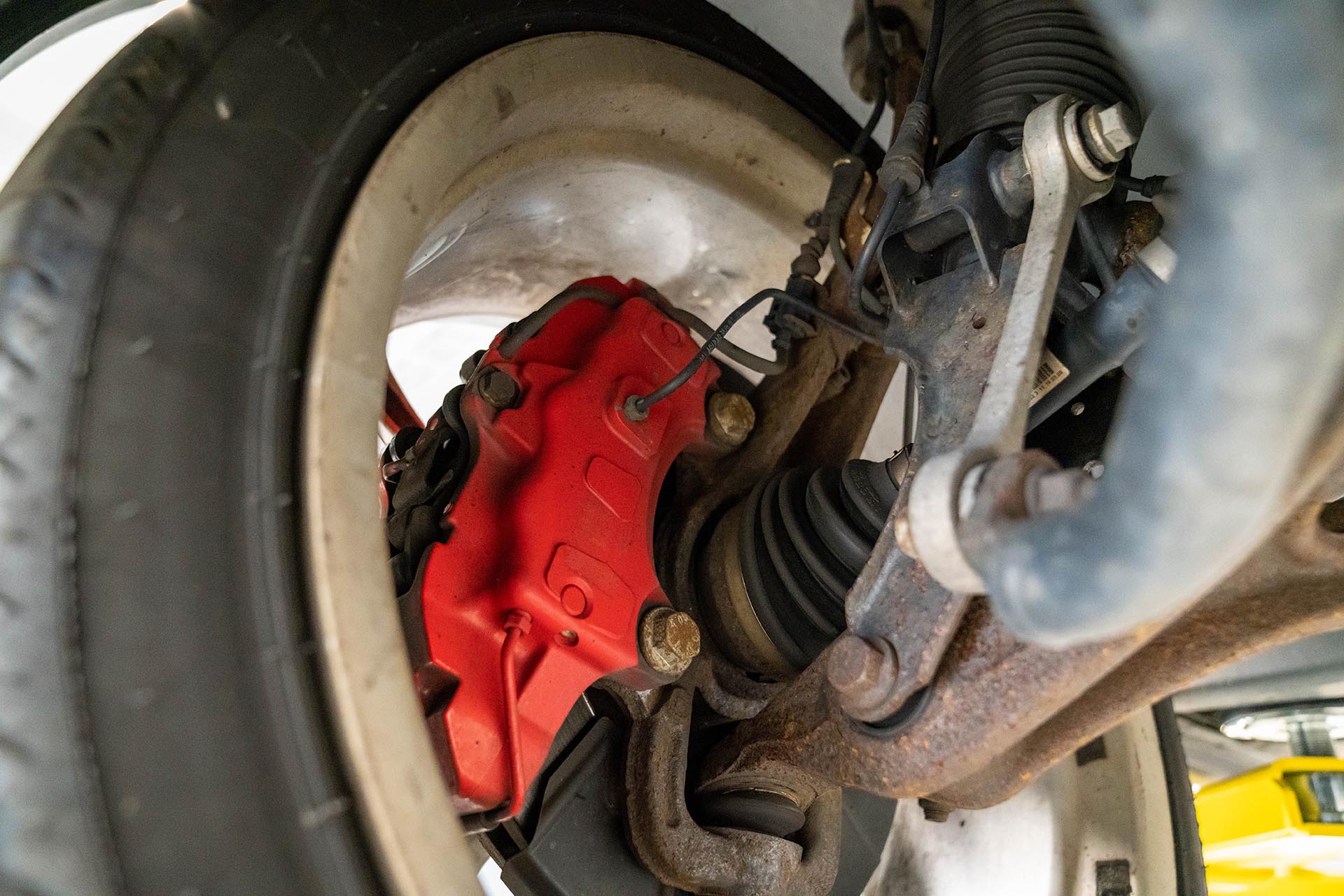 05_Porsche 957 Cayenne ABS sensor brakes inside
