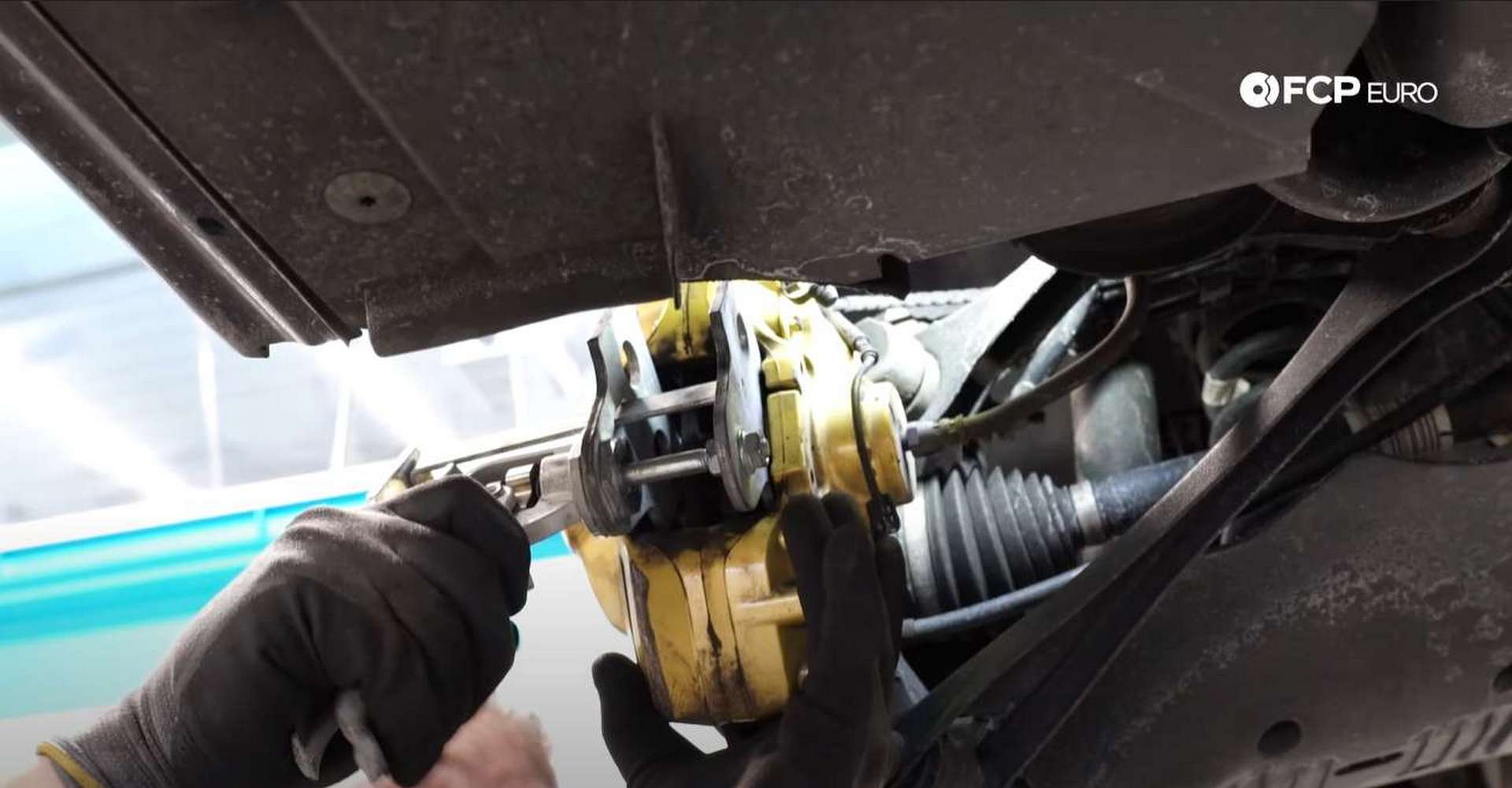 DIY BMW F30 M-Sport Rear Brake Service resetting the caliper's pistons