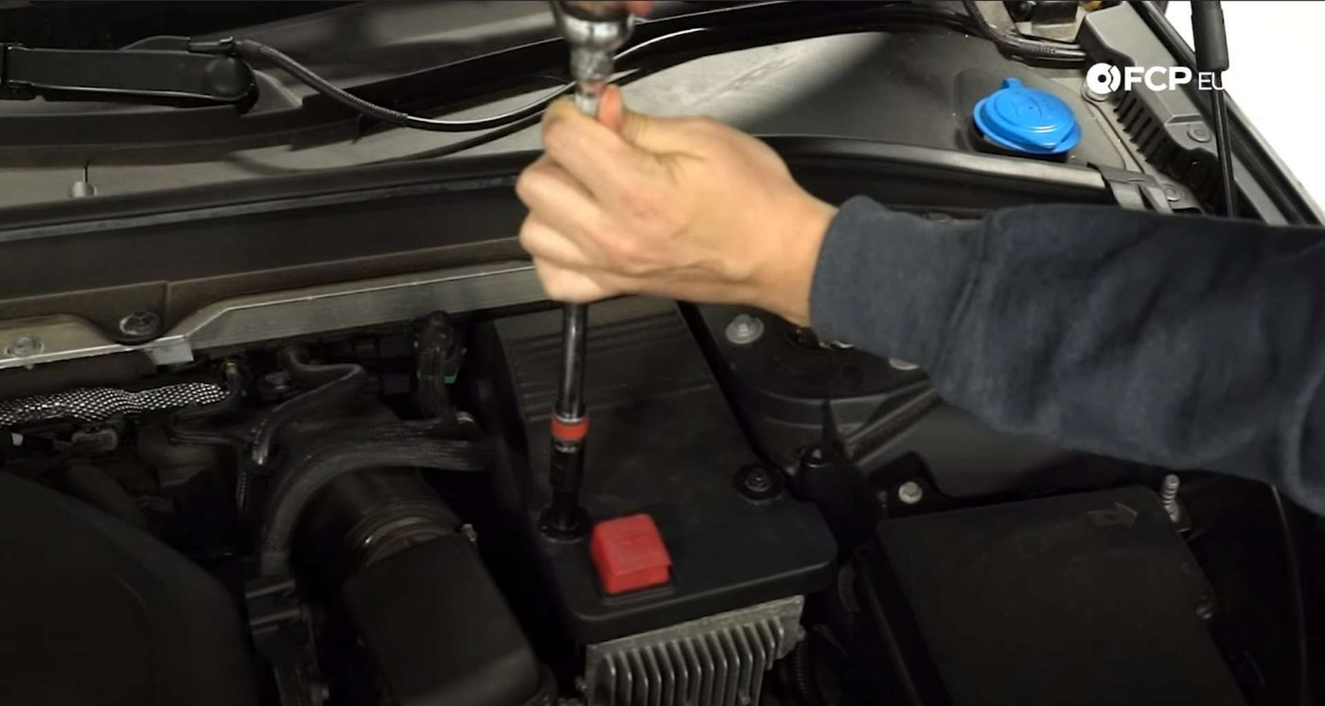 DIY Volvo SPA auxiliary Battery Check and Replacement disconnecting the battery cables