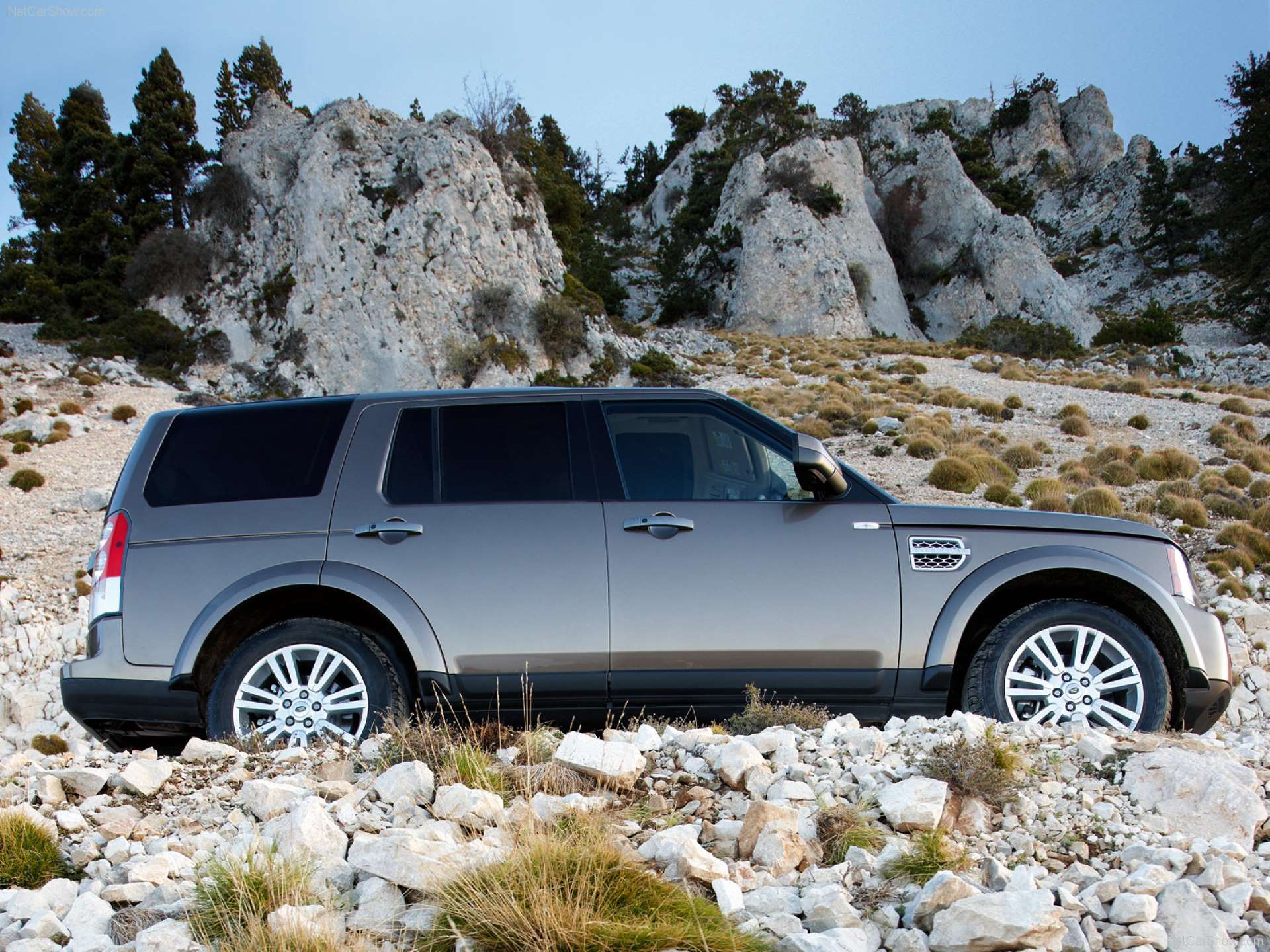 European Tow SUVs Land Rover Discovery LR4