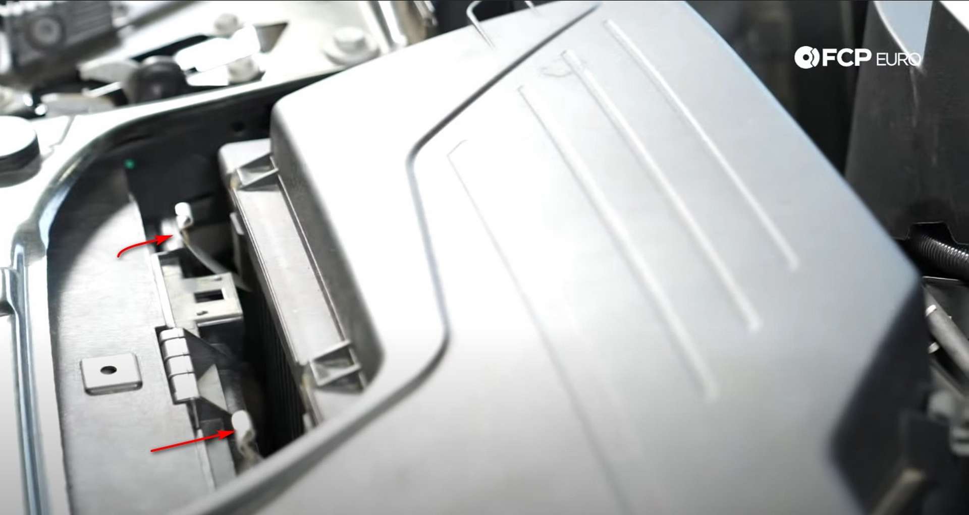 DIY BMW F30 Air Filter Replacement undoing the clamps