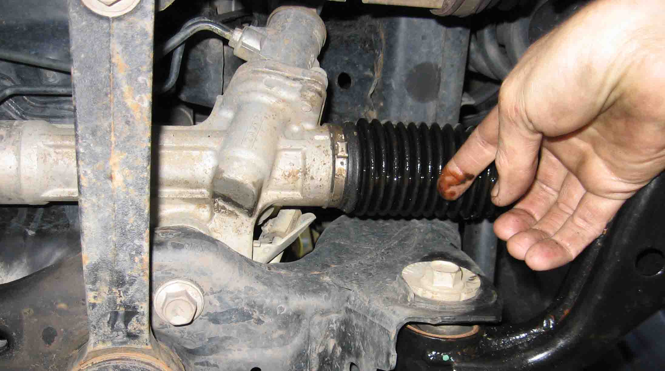 toyota-hilux-kun26-rhs-power-steering-rack-boot-leaking