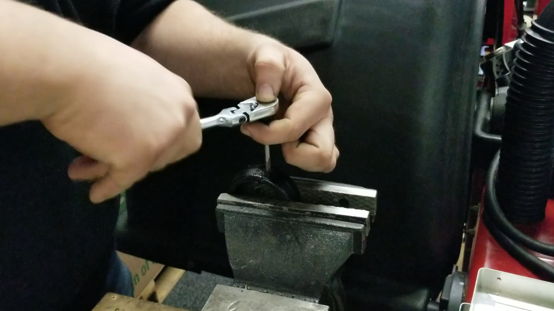 Tap hole in FCAB Retainer