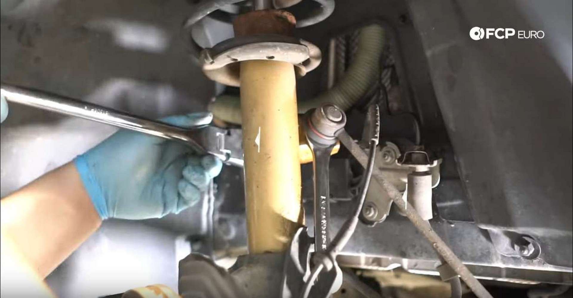 BMW Front Suspension Refresh loosening end link on strut