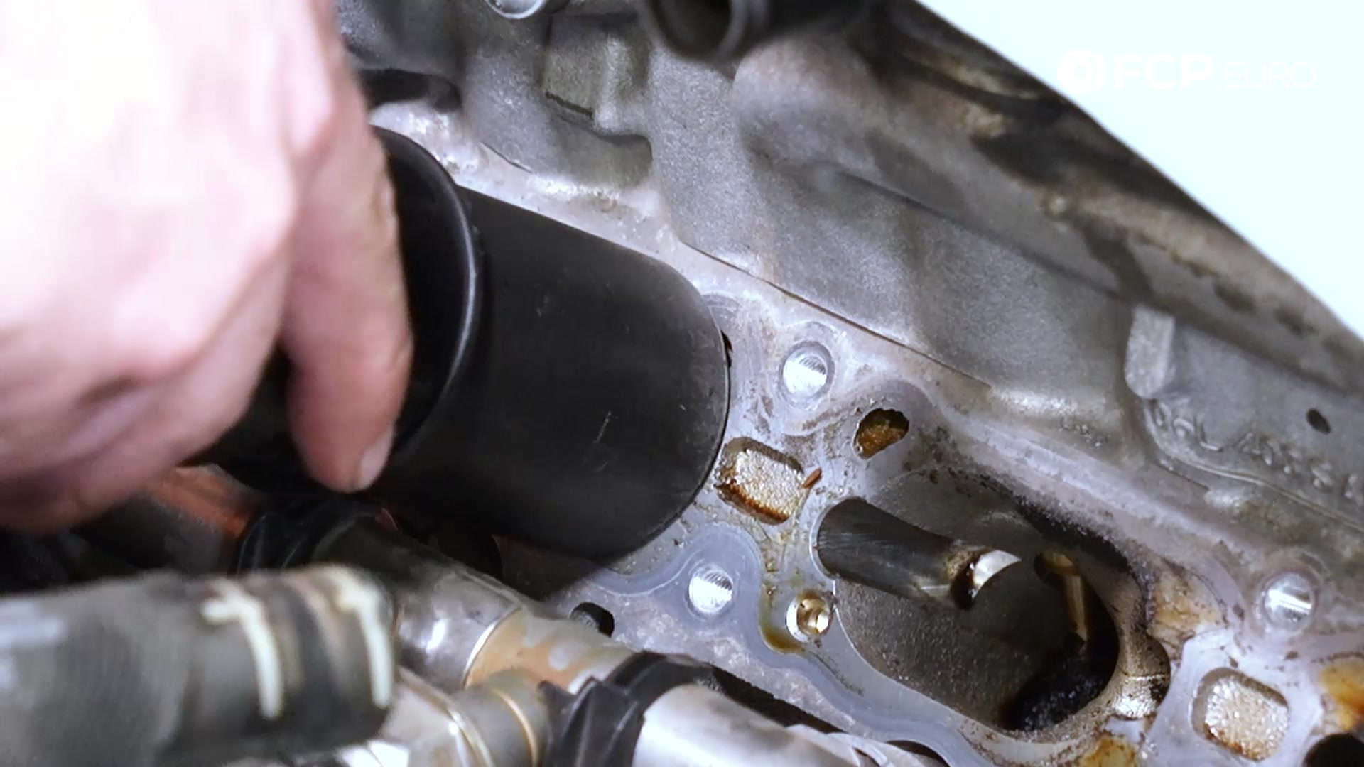 11-vw-mk7-gti-carbon-cleanup-vacuum