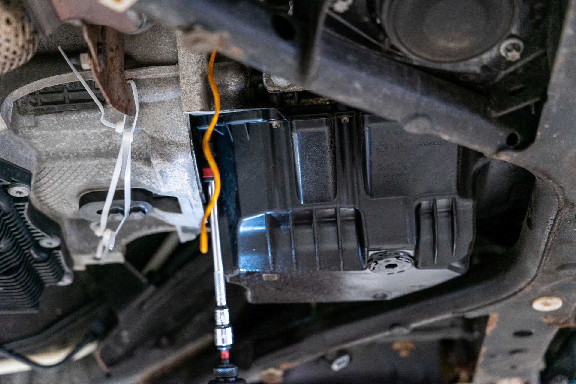DIY BMW N20 Timing Chain removing the oil pan