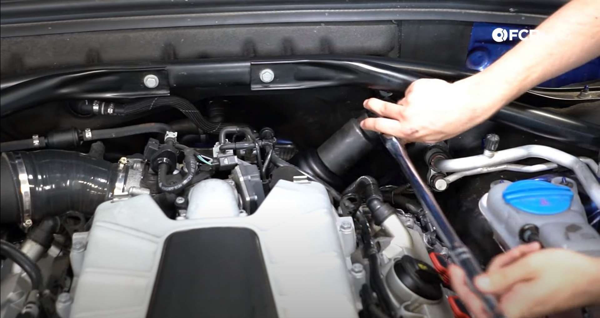 DIY Audi B8/B8.5 Oil Change torquing the oil filter cap