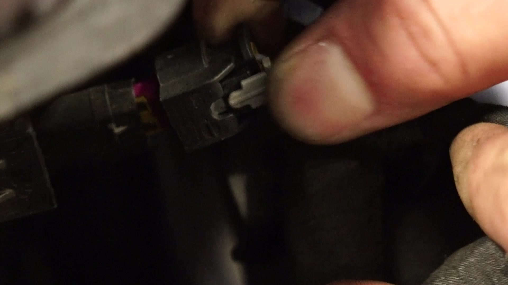 27-vw-mk7-manifold-removal-safety-clip