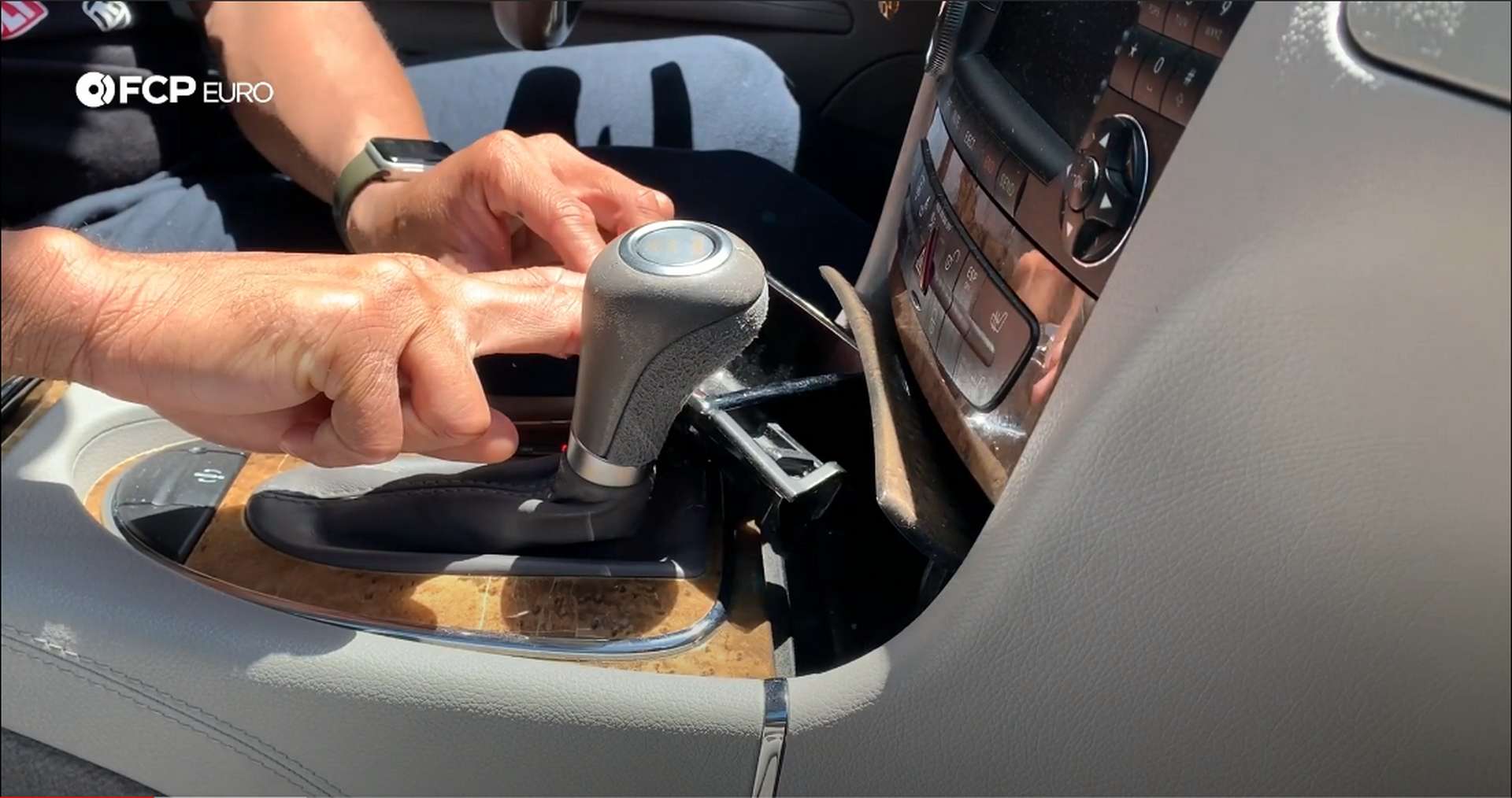 01_DIY_Mercedes_Shifter_Removal-Ashtray-Removal