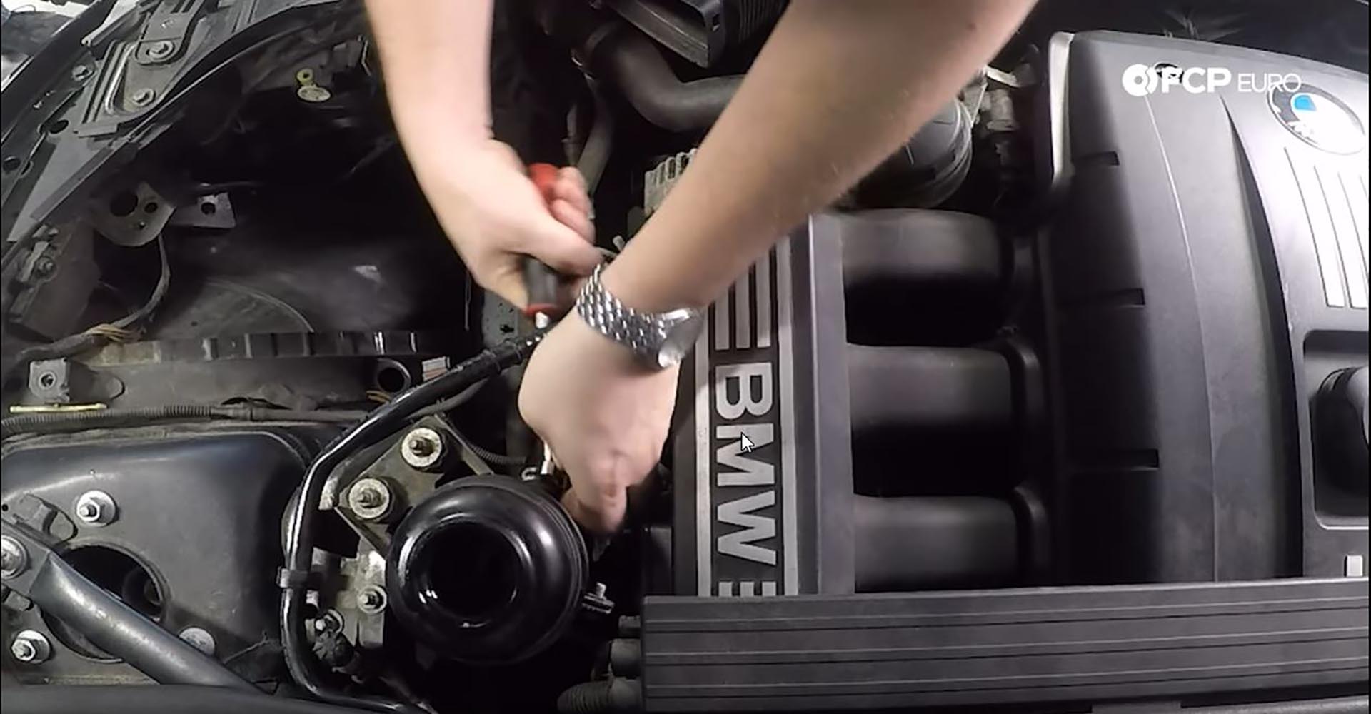 BMW Steering Rack Reservoir prying clamp