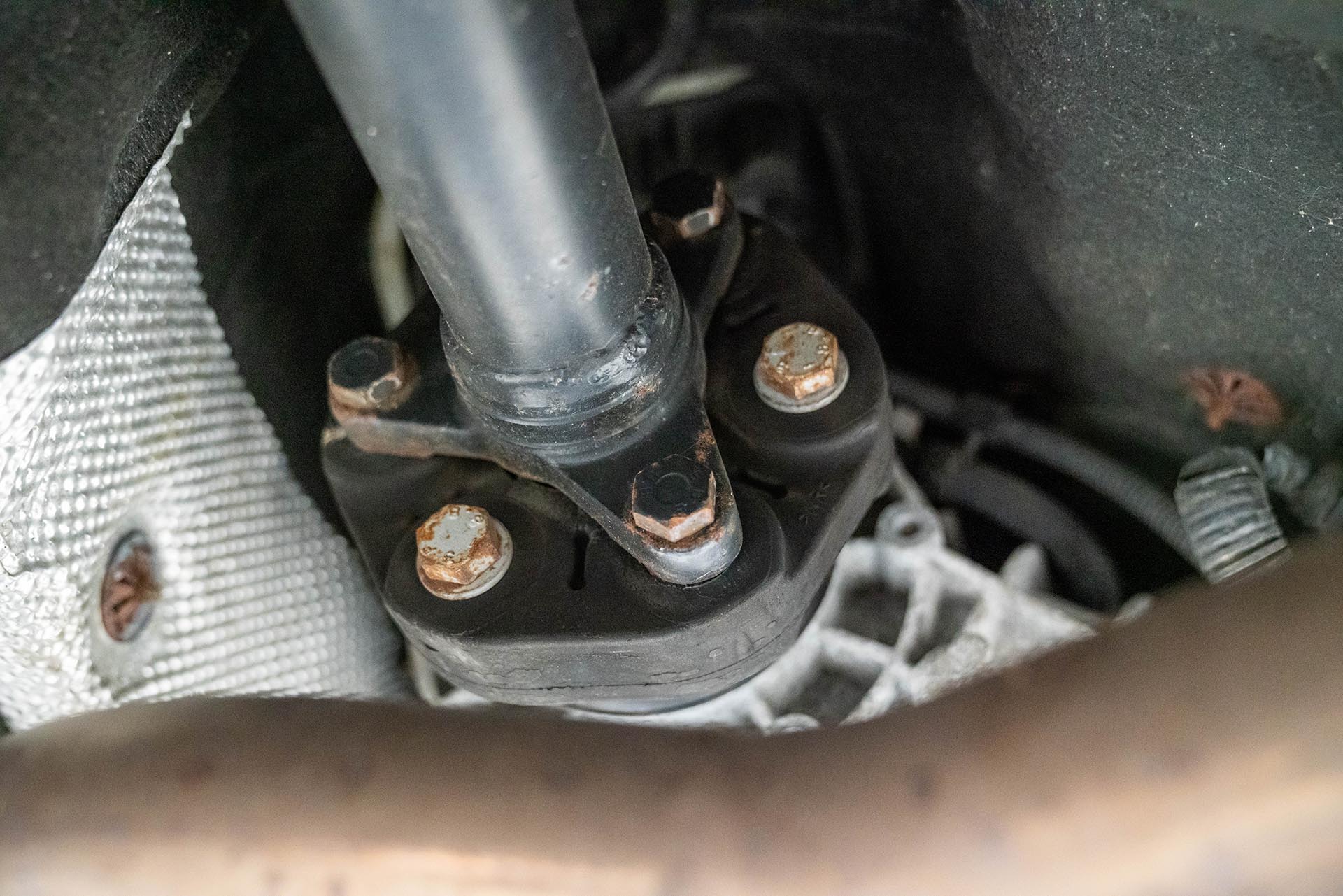 05.5_Porsche Cayenne 955 957 driveshaft damper guibo