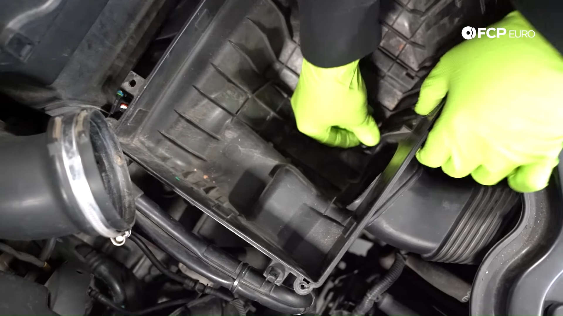 06-volvo-automatic-trans-service-airbox-removal