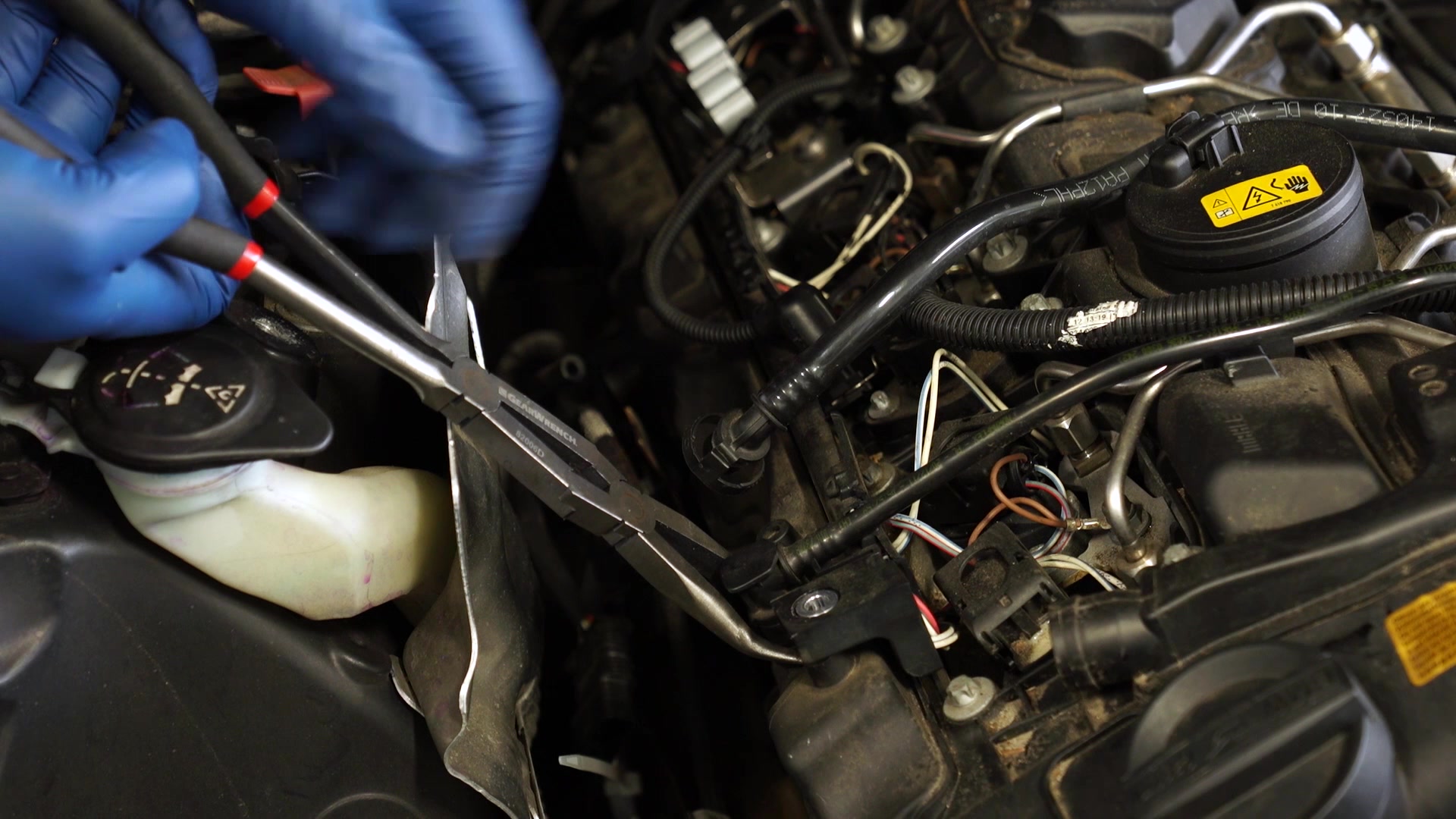 08-bmw-n55-valve-cover-vacuum-line-actuator