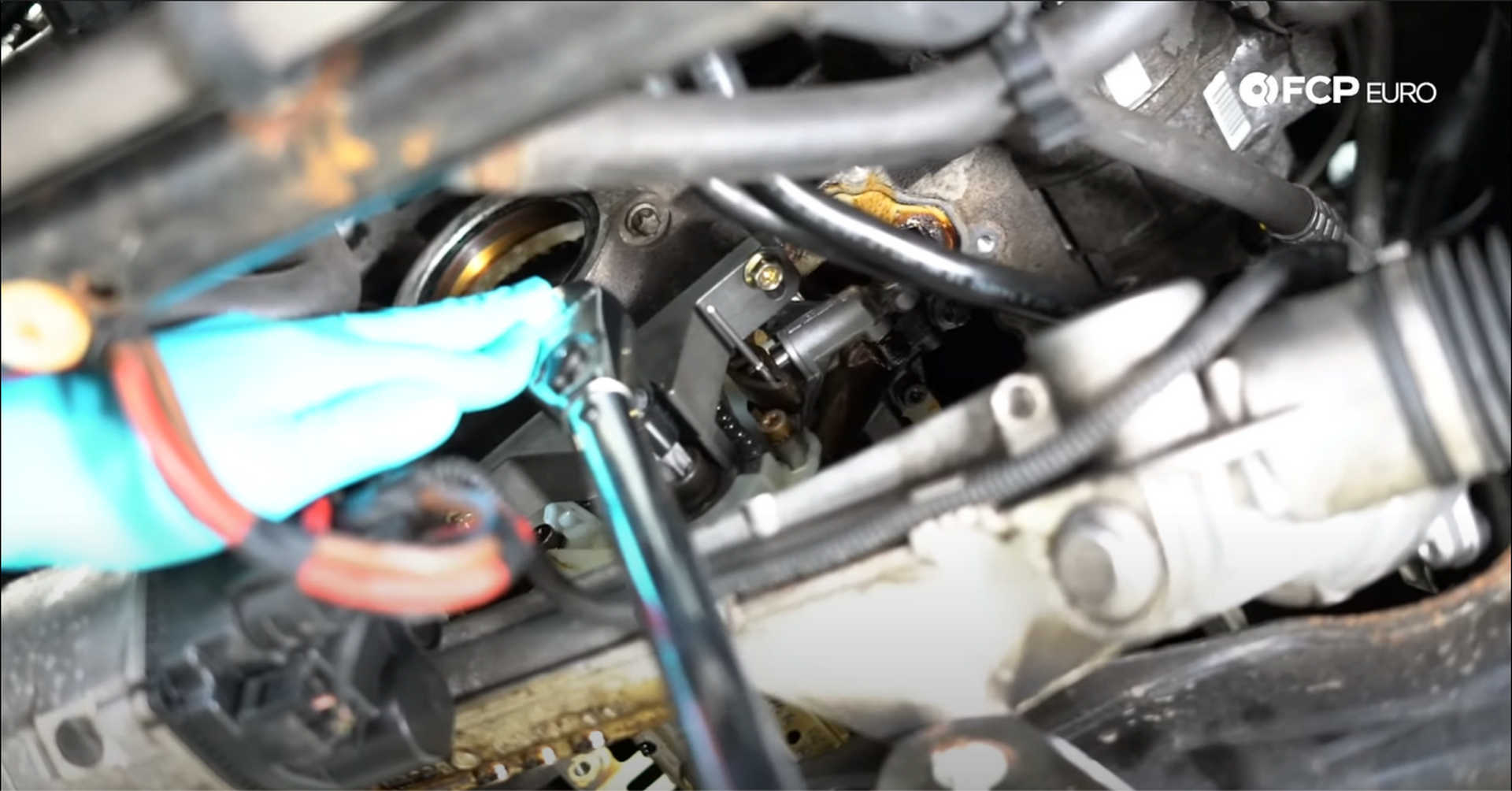 DIY BMW N20 Timing Chain installing the oil pump assembly