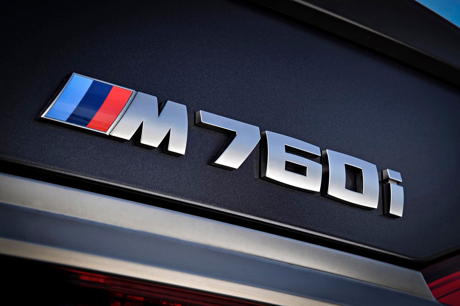 15_BMW M760i xDrive badge