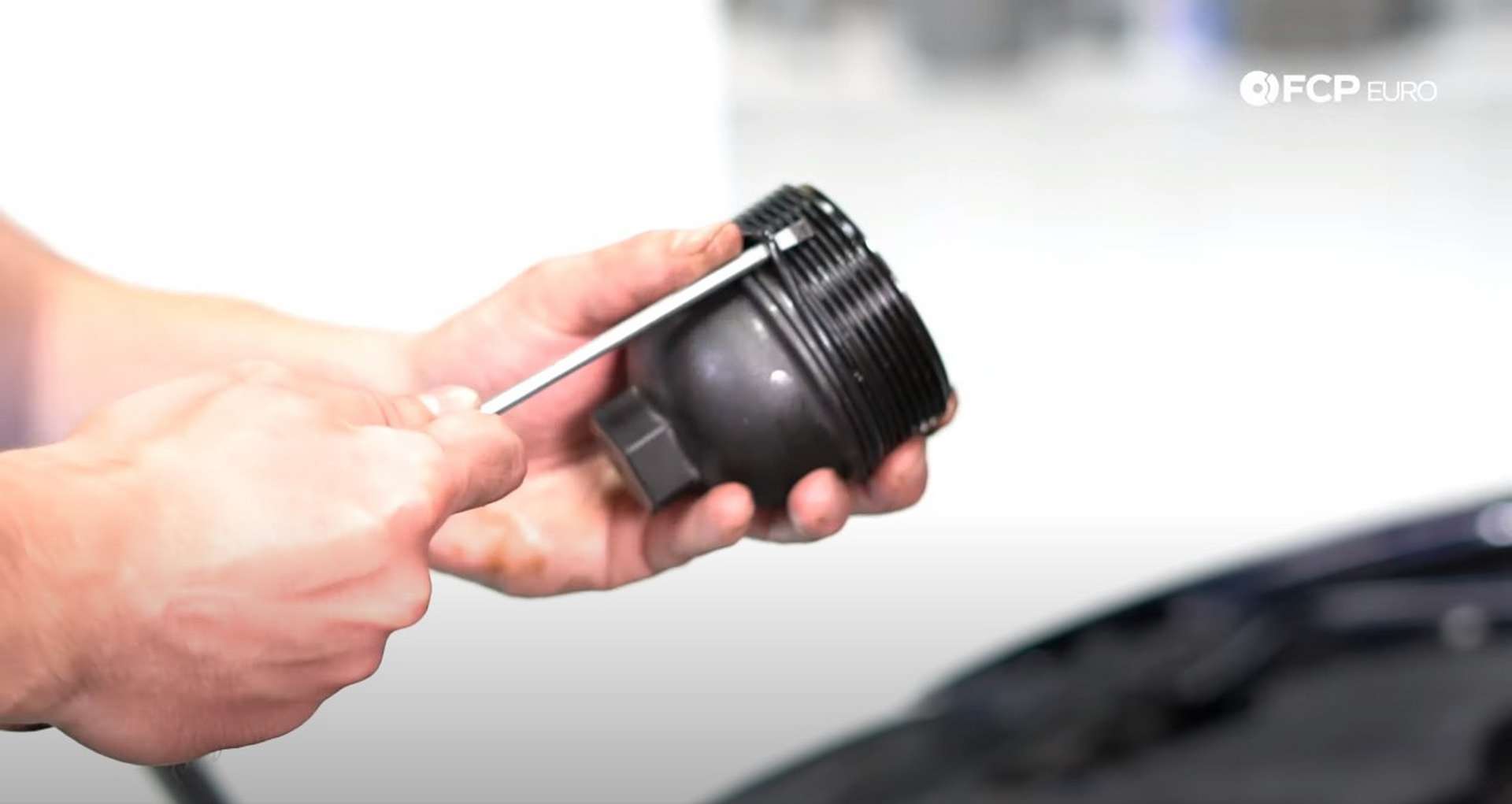 DIY Audi 4.2L V8 Oil Change removing the oil filter housing cap o-ring