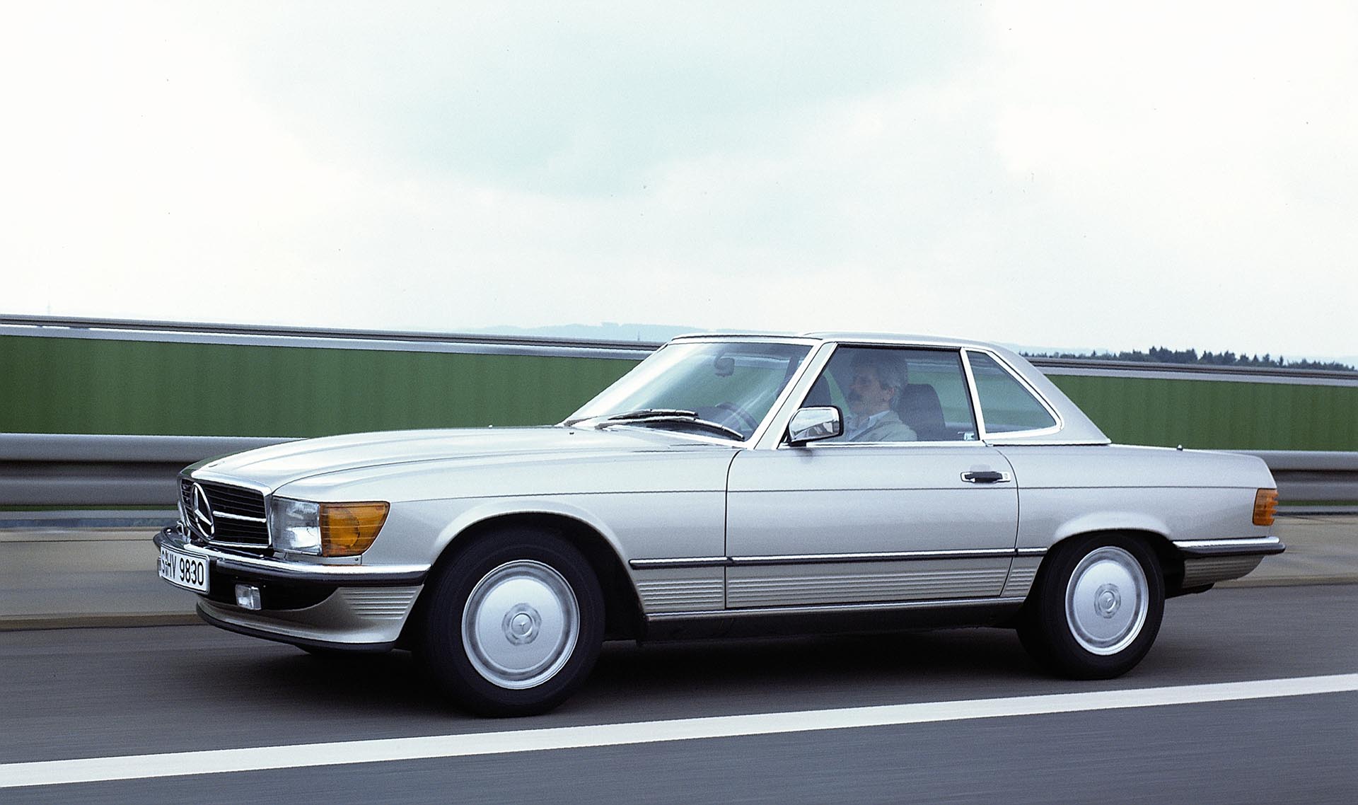 1989 Mercedes SL 500 side profile