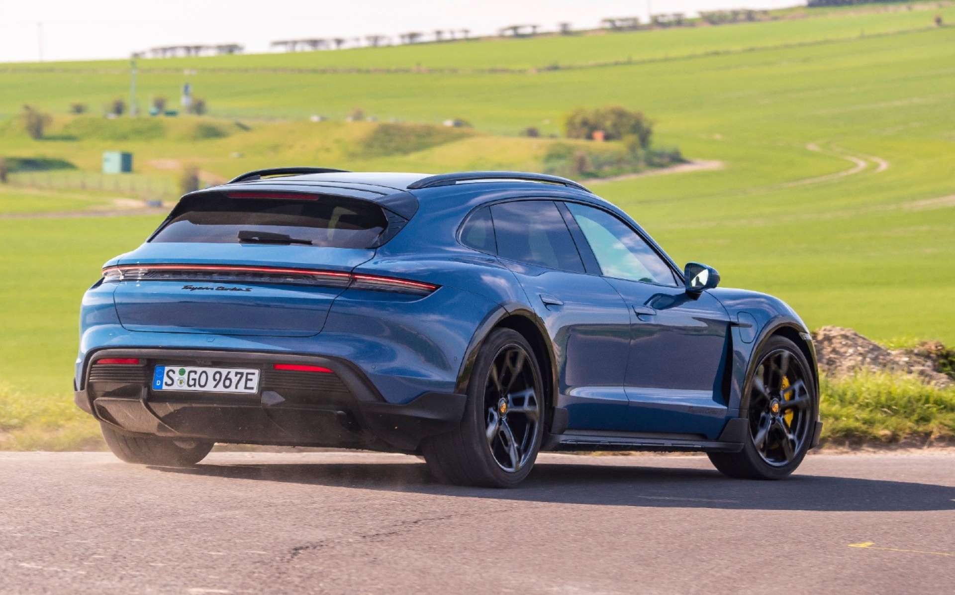 Porsche Taycan Turbo S Cross Turismo Wagon 