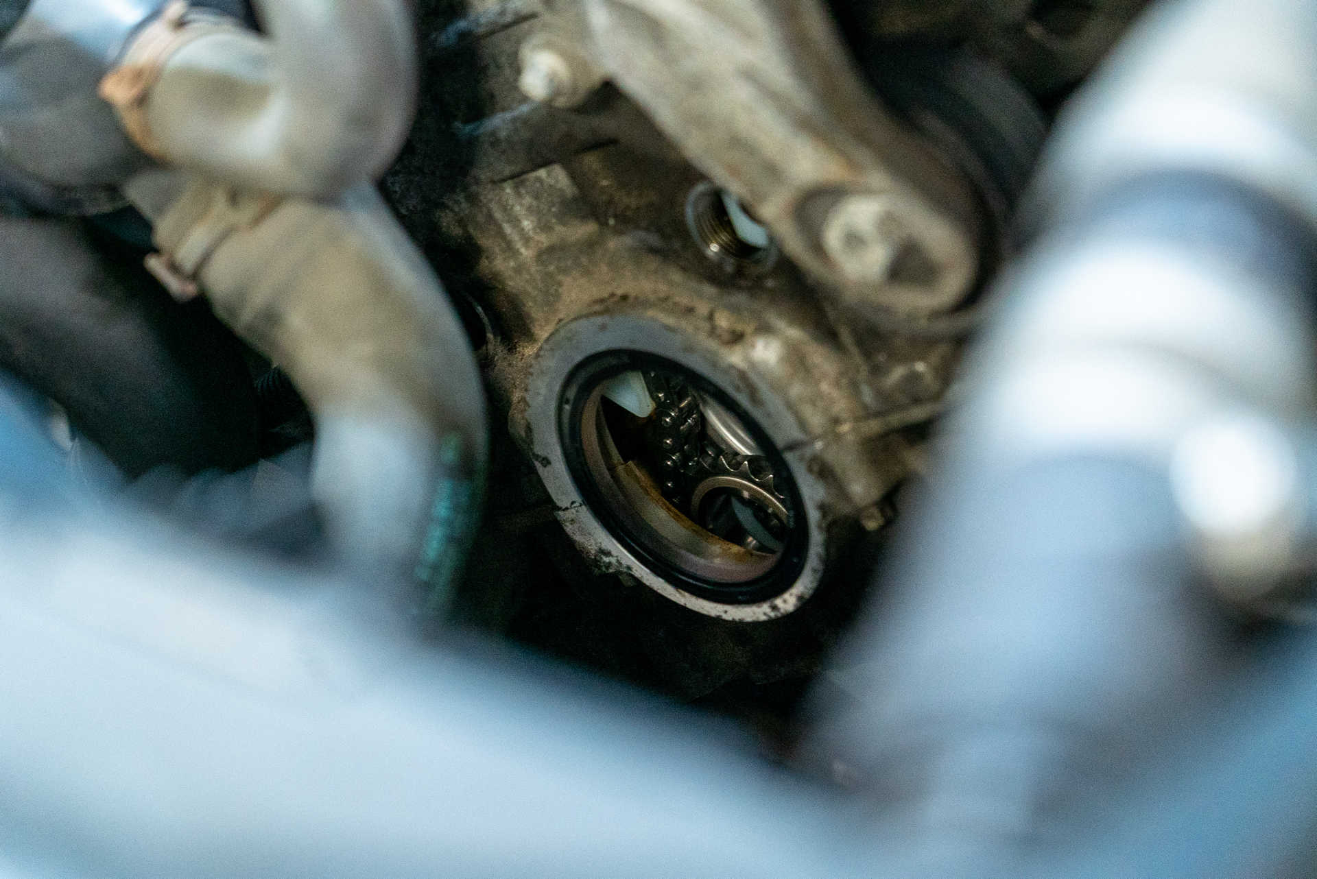 DIY BMW N20 Timing Chain installing the new crankshaft seal