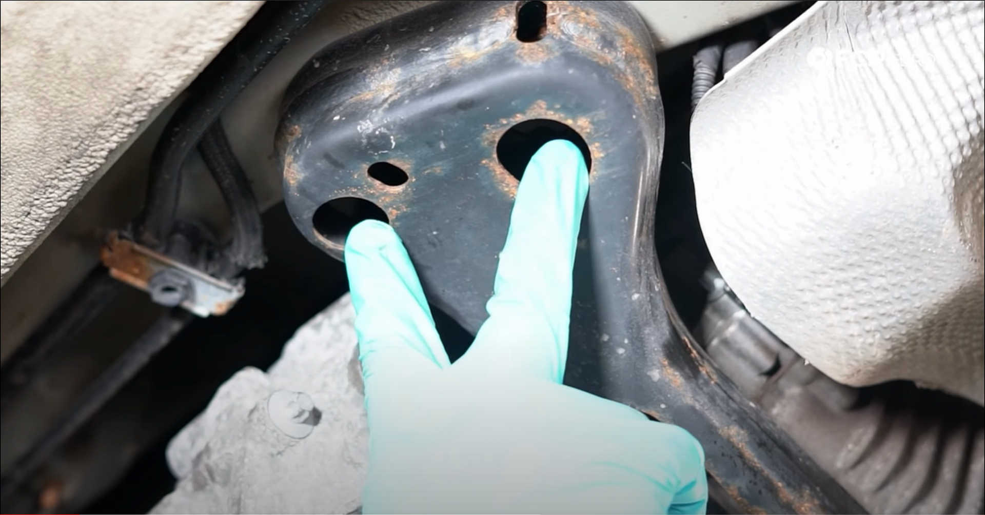 DIY BMW X3 Transfer Case Actuator crossmember bolt location
