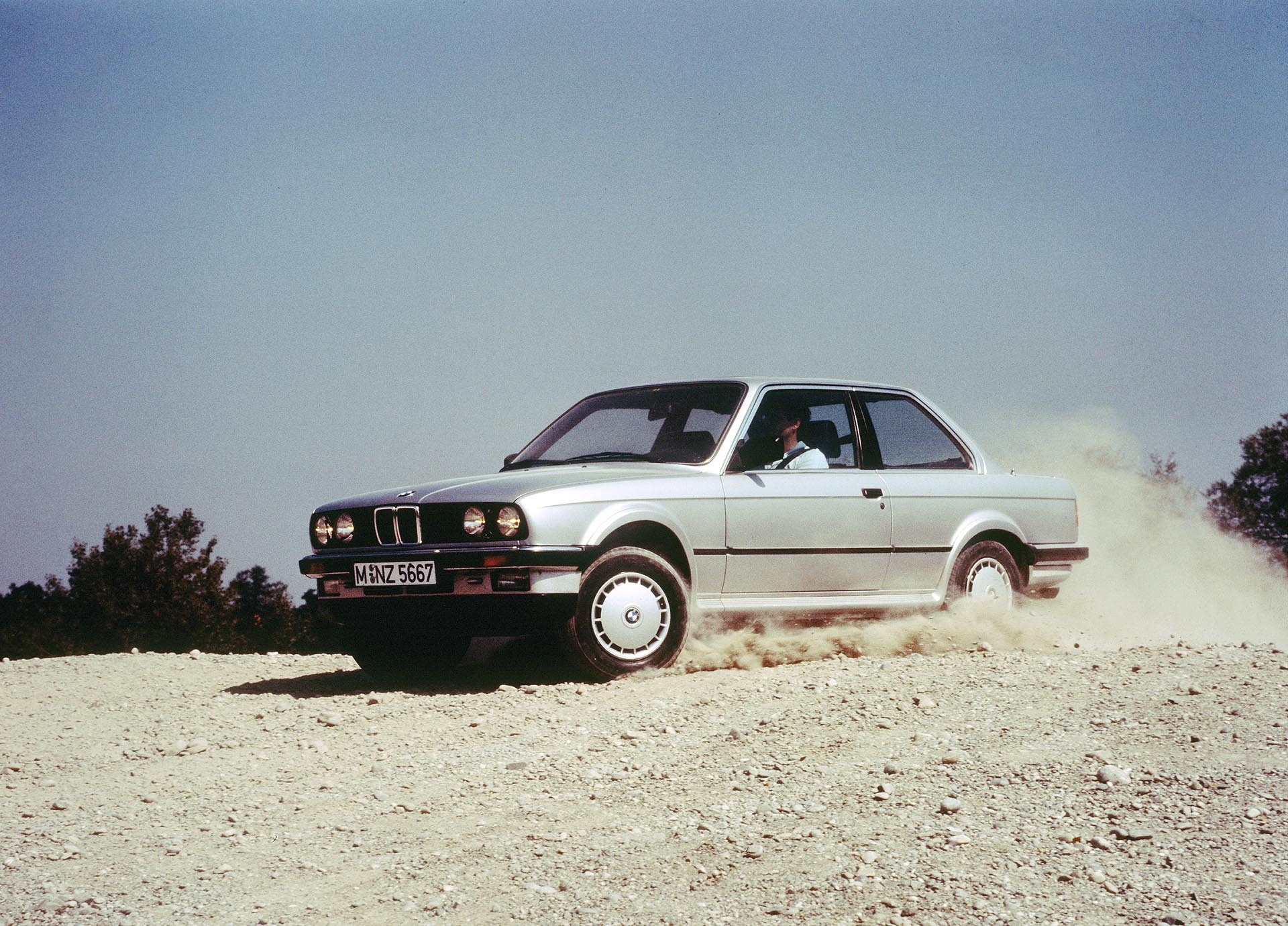 11_bmw e30 325iX front