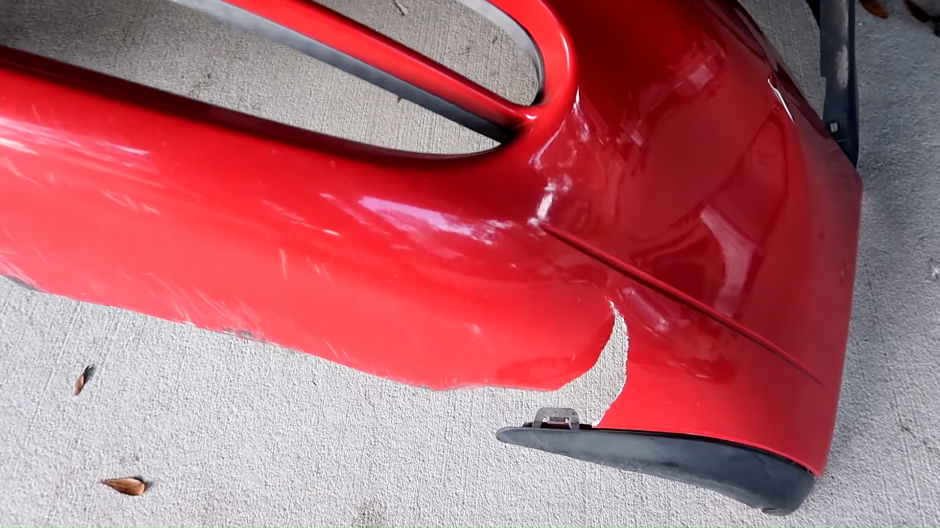 Samcrac 911 Bumper Cover Tear