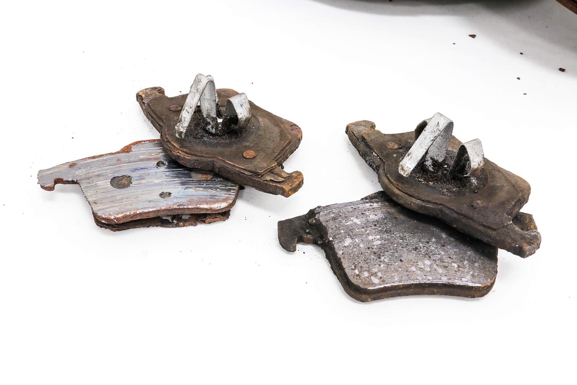04_Worn brake pads and backing plates