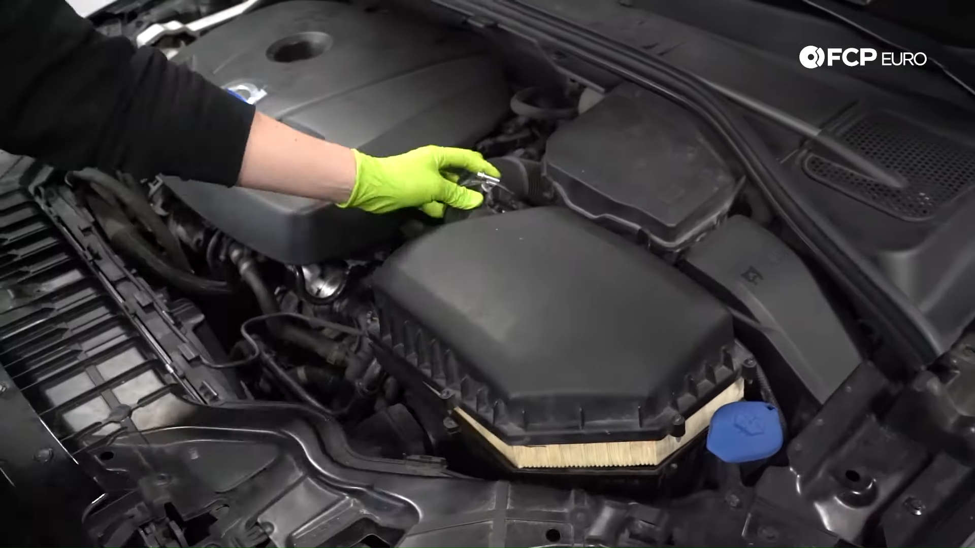 16-volvo-automatic-trans-service-airbox-replacement